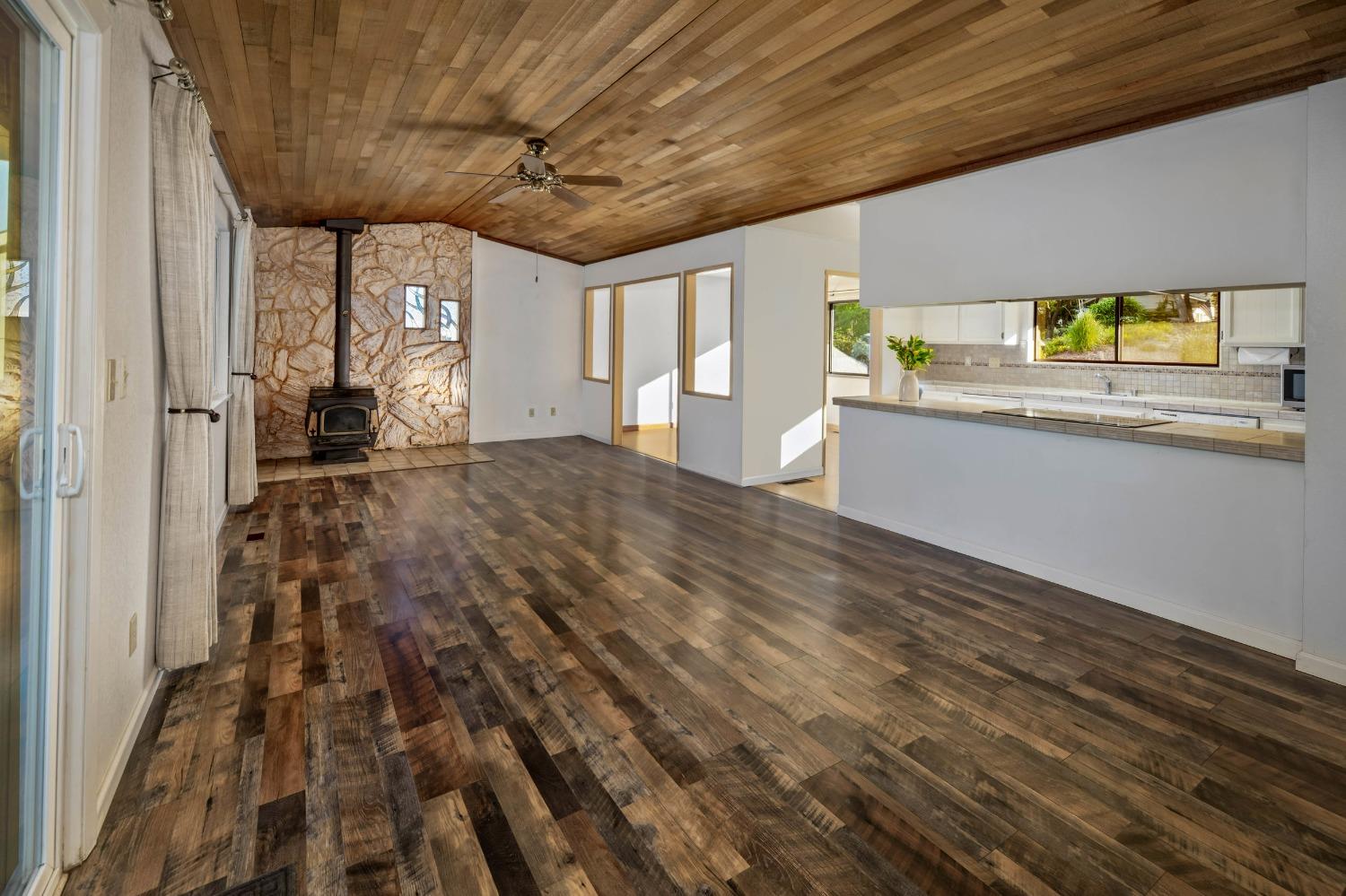 Detail Gallery Image 16 of 54 For 20029 Echo Blue Dr, Penn Valley,  CA 95946 - 3 Beds | 2 Baths