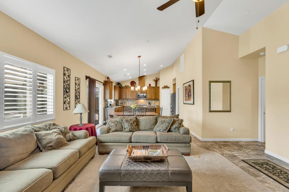 Detail Gallery Image 9 of 56 For 745 Parkridge Dr, Galt,  CA 95632 - 3 Beds | 2/1 Baths