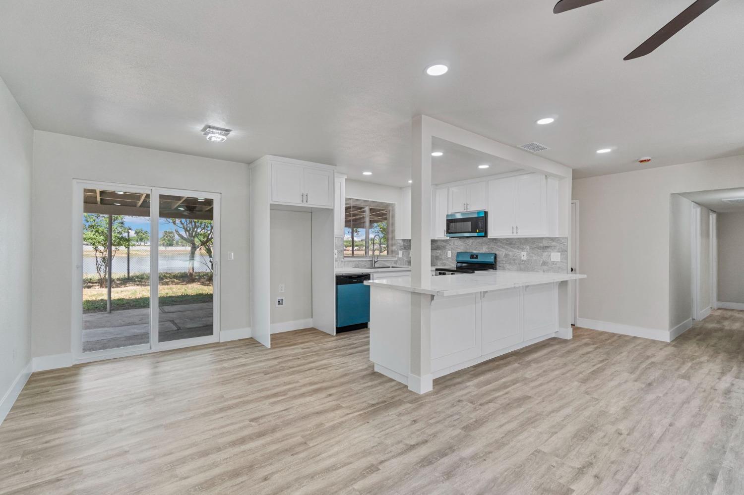 Detail Gallery Image 6 of 25 For 1704 E Los Altos Ave, Fresno,  CA 93710 - 3 Beds | 2 Baths