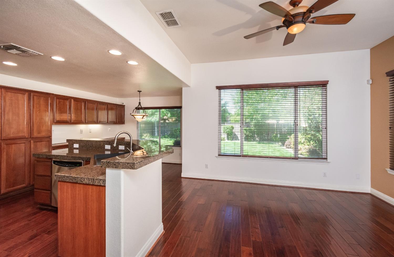Detail Gallery Image 19 of 43 For 4624 Woodhawk Way, Antelope,  CA 95843 - 4 Beds | 3 Baths