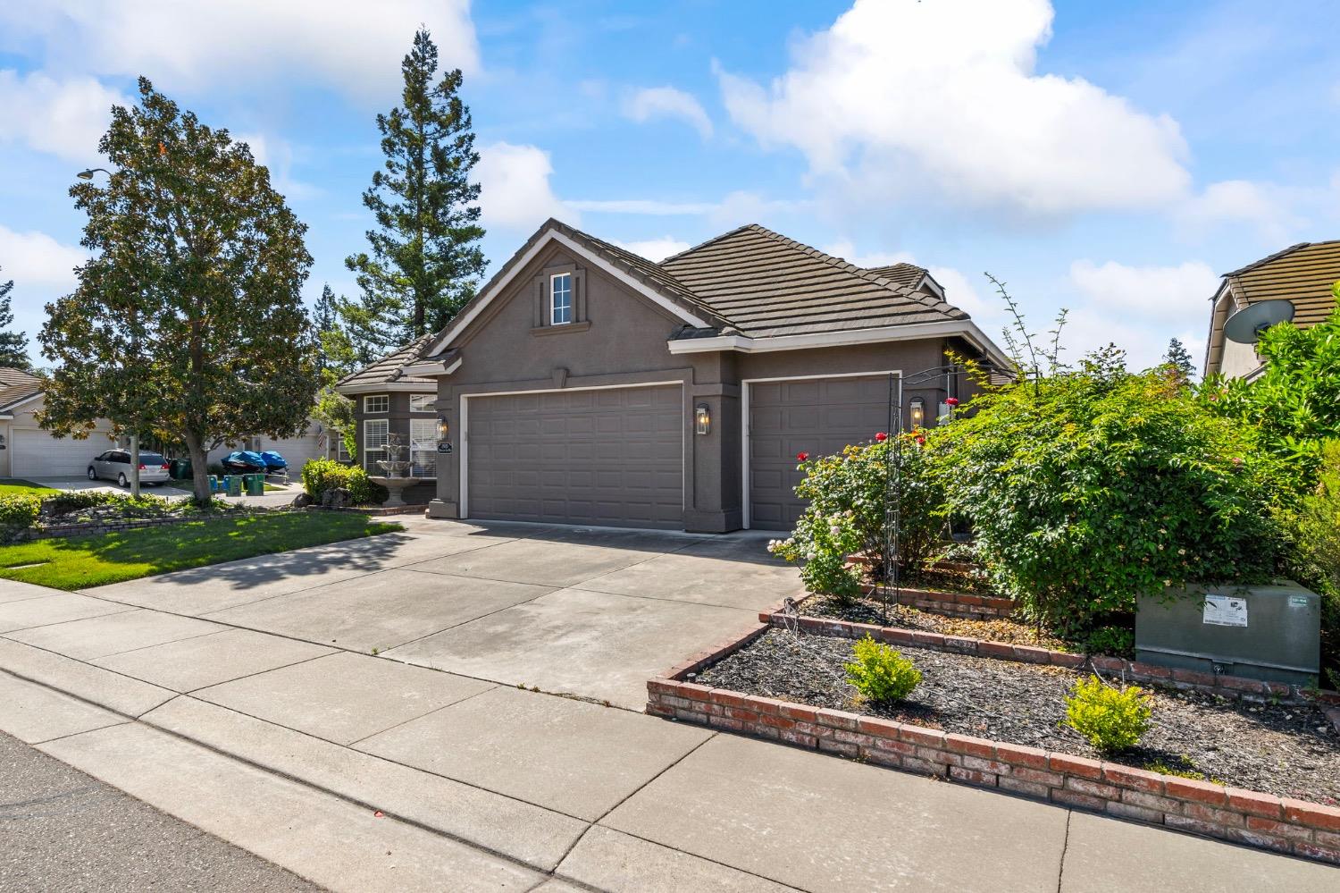 Detail Gallery Image 4 of 49 For 2920 Heritage Oak Way, Lodi,  CA 95242 - 3 Beds | 2 Baths