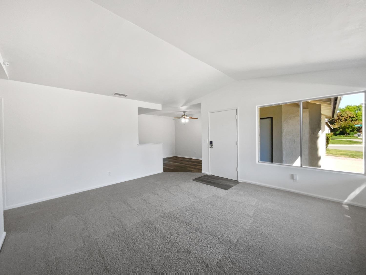 Detail Gallery Image 3 of 25 For 6990 Riverboat Way, Sacramento,  CA 95831 - 2 Beds | 2 Baths