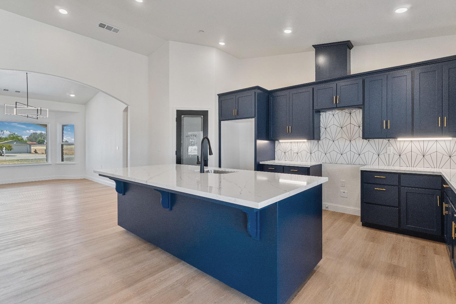 Detail Gallery Image 12 of 39 For 15709 Road 29, Madera,  CA 93636 - 8 Beds | 6 Baths