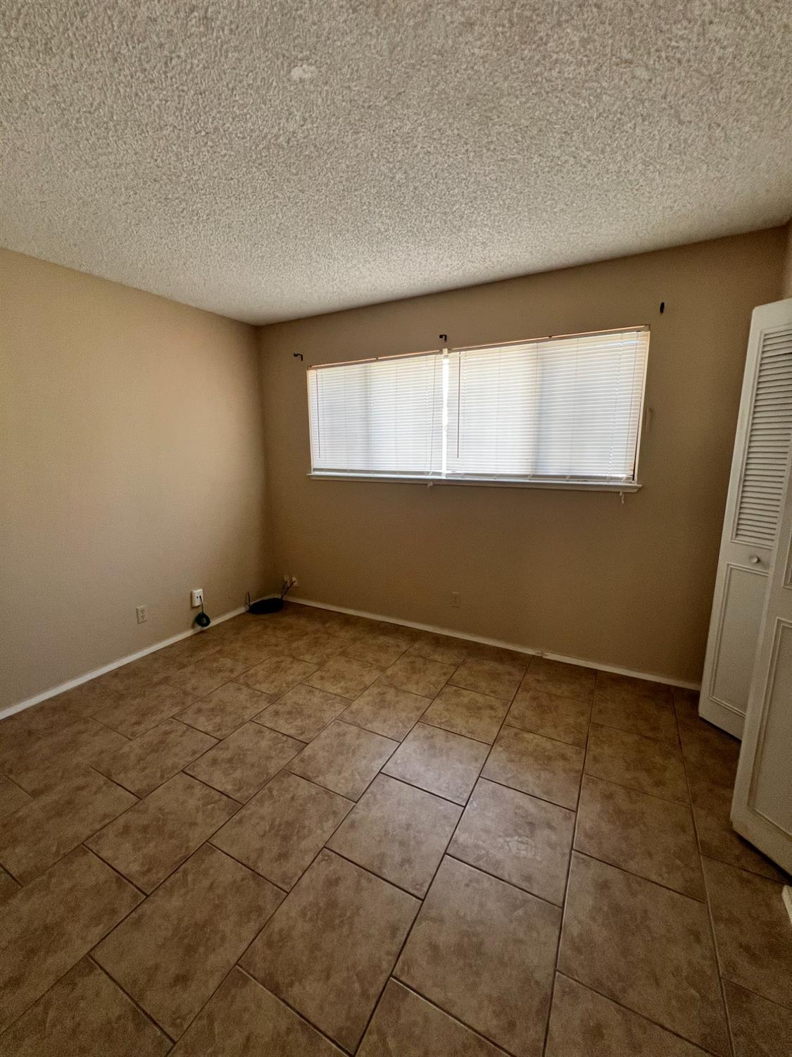 Detail Gallery Image 9 of 11 For 2923 Monte Diablo Ave #1,  Stockton,  CA 95203 - 2 Beds | 1 Baths