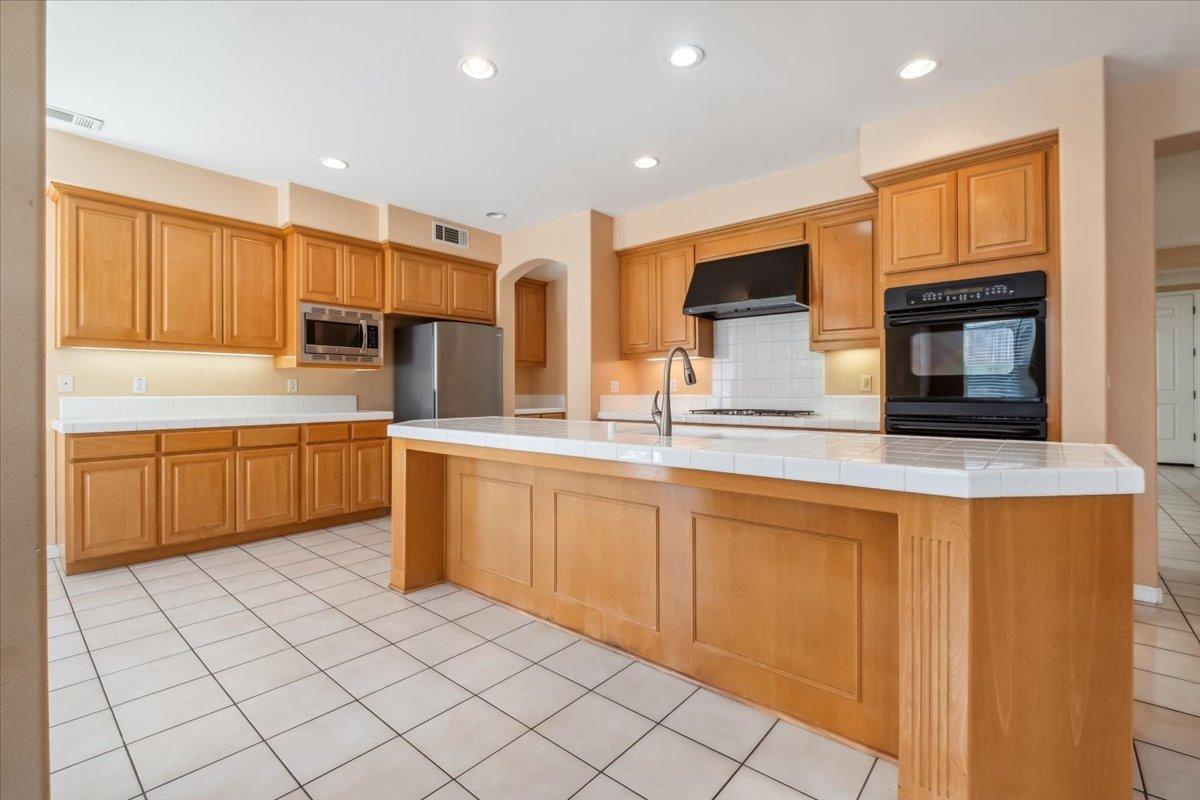 Detail Gallery Image 12 of 45 For 1012 Rock Harbor Pt, Hercules,  CA 94547 - 4 Beds | 4 Baths