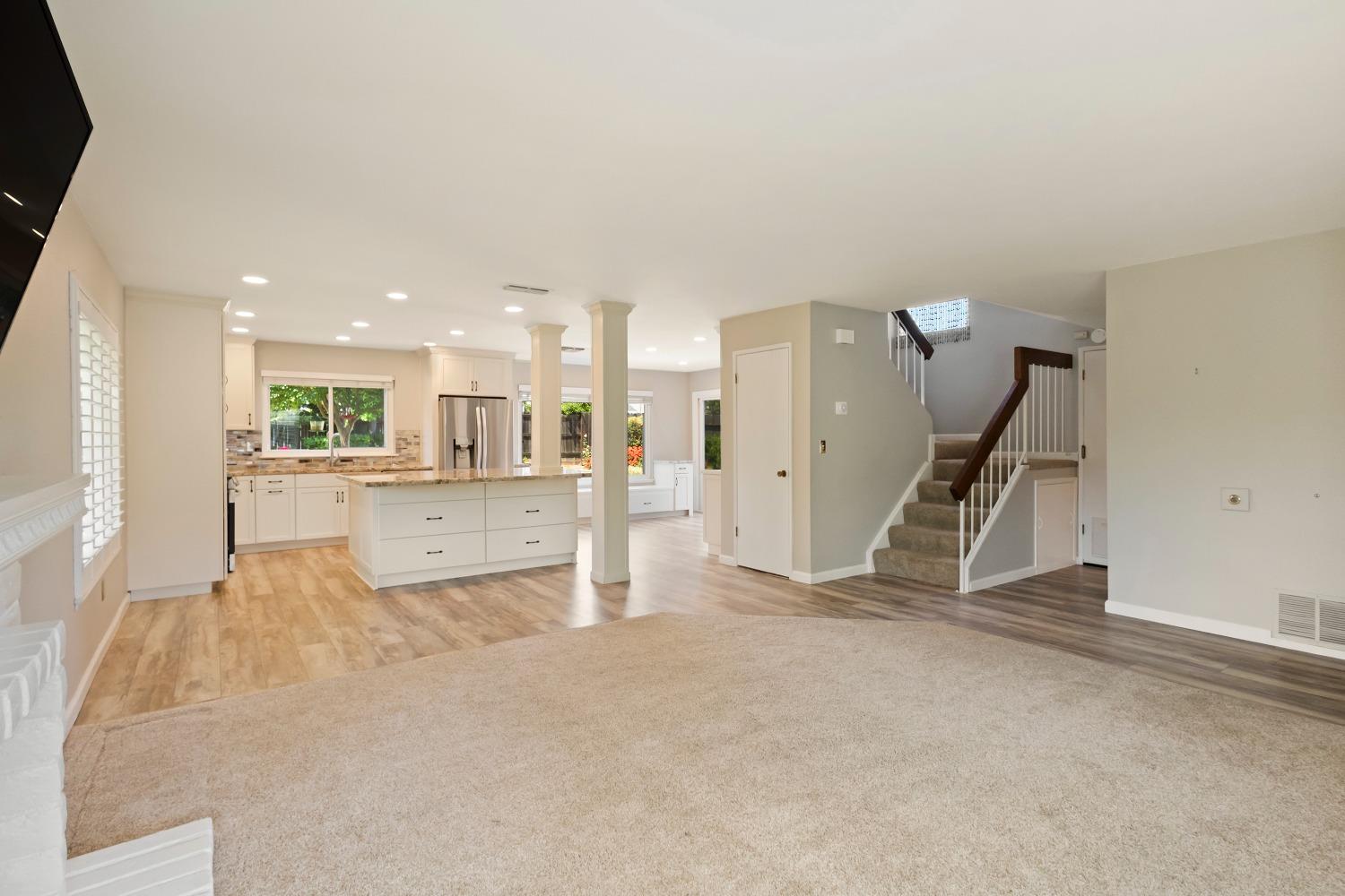 Detail Gallery Image 5 of 52 For 6627 Creekmont Way, Citrus Heights,  CA 95621 - 4 Beds | 2/1 Baths