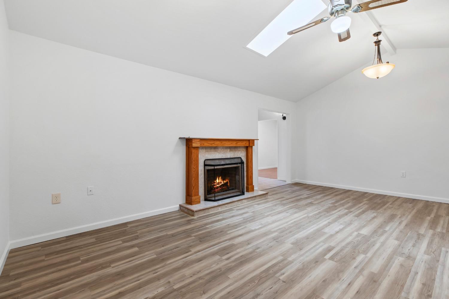Detail Gallery Image 4 of 42 For 766 Meadowlark Ave, Los Banos,  CA 93635 - 3 Beds | 2 Baths