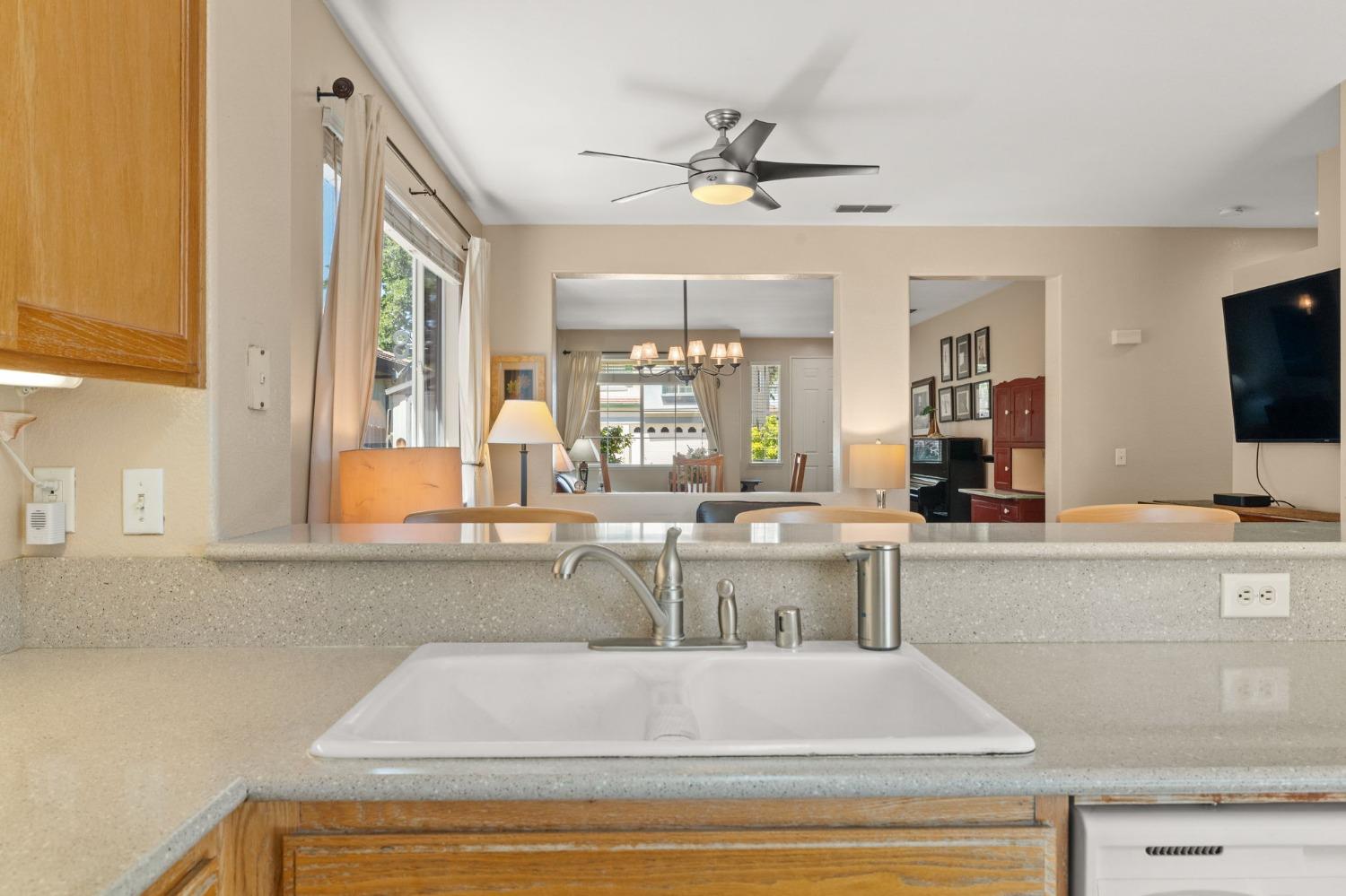 Detail Gallery Image 7 of 39 For 6504 Trailride Way, Citrus Heights,  CA 95621 - 3 Beds | 2 Baths