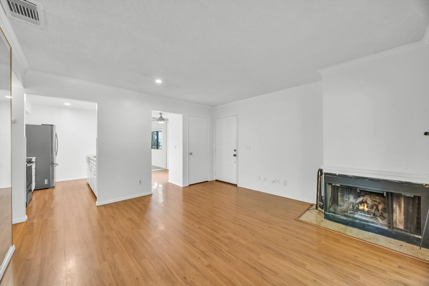 Photo #3: 225058496 Listing 