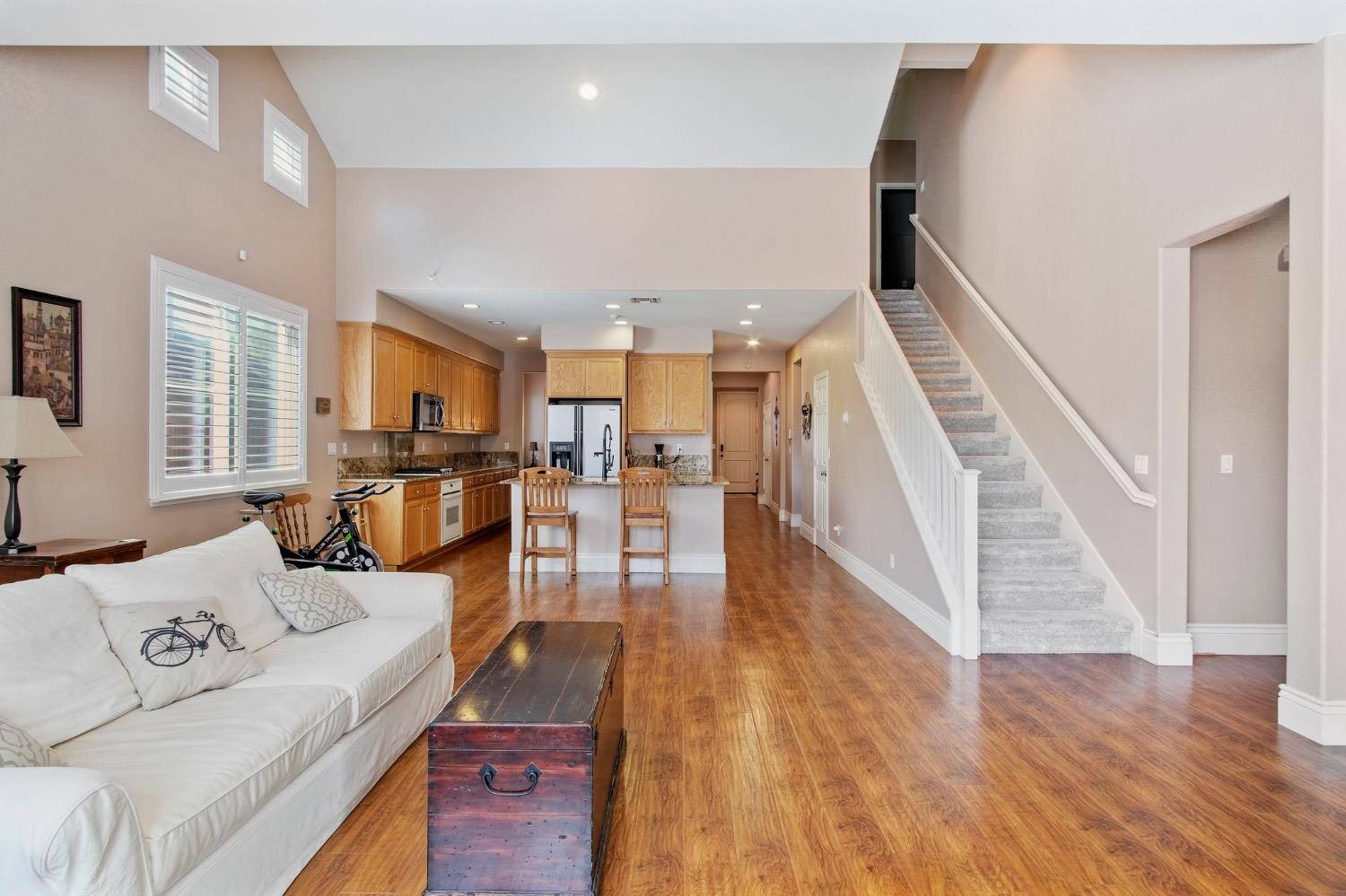 Detail Gallery Image 9 of 19 For 561 Branding Iron St, Oakdale,  CA 95361 - 3 Beds | 3 Baths