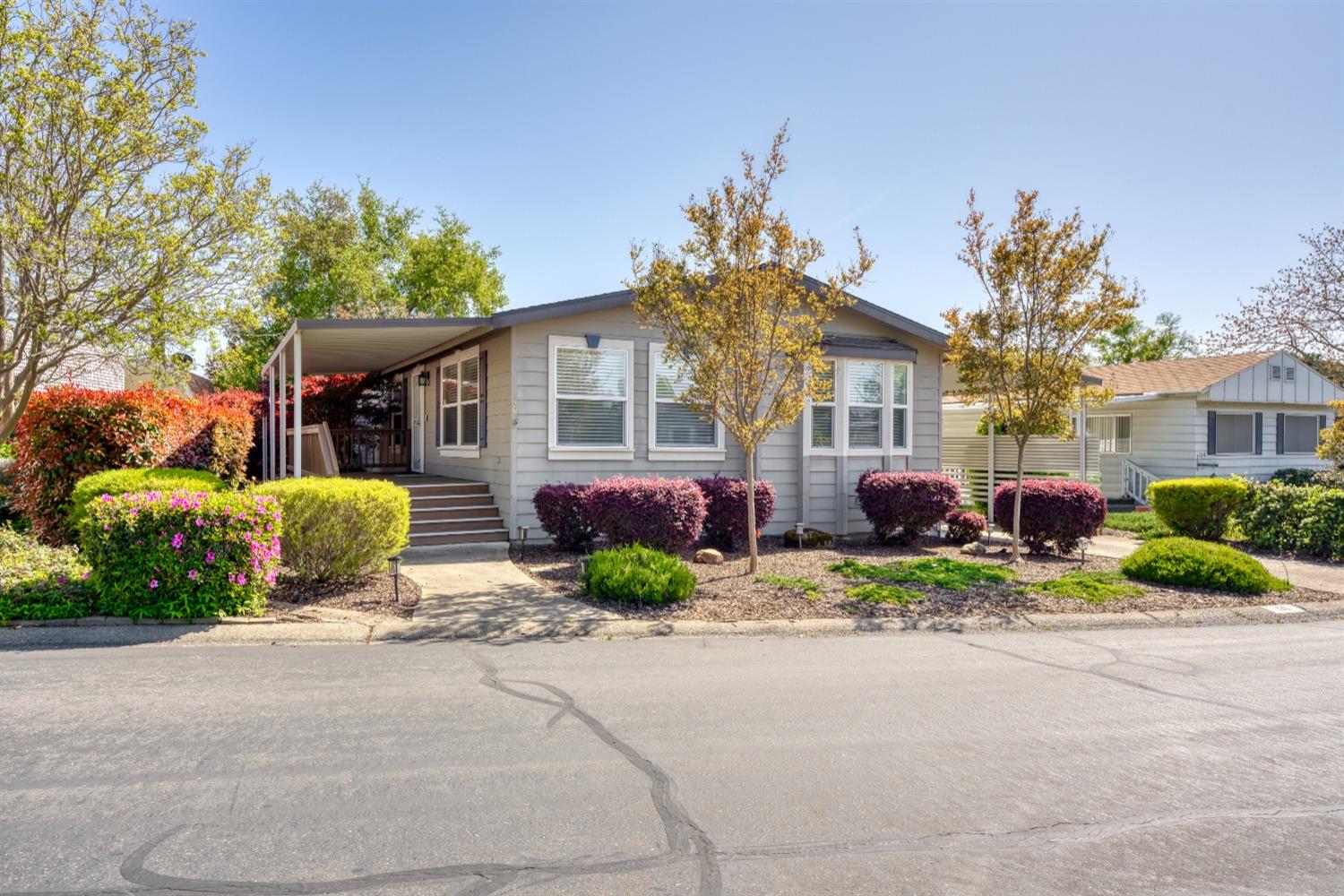 Detail Gallery Image 1 of 58 For 136 Pinebrook Dr, Folsom,  CA 95630 - 2 Beds | 2 Baths