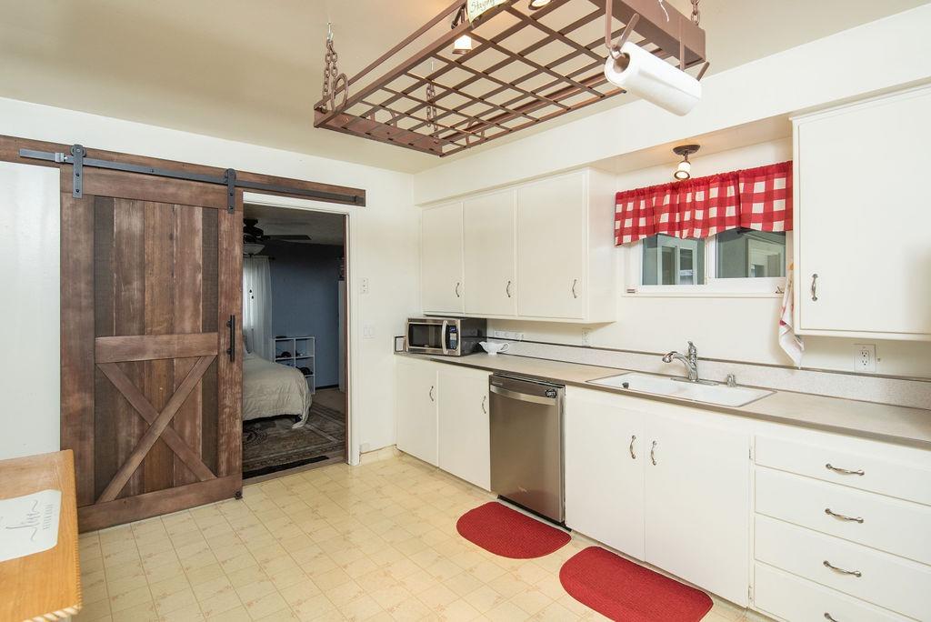 Detail Gallery Image 10 of 28 For 871 E D St, Oakdale,  CA 95361 - 3 Beds | 2 Baths