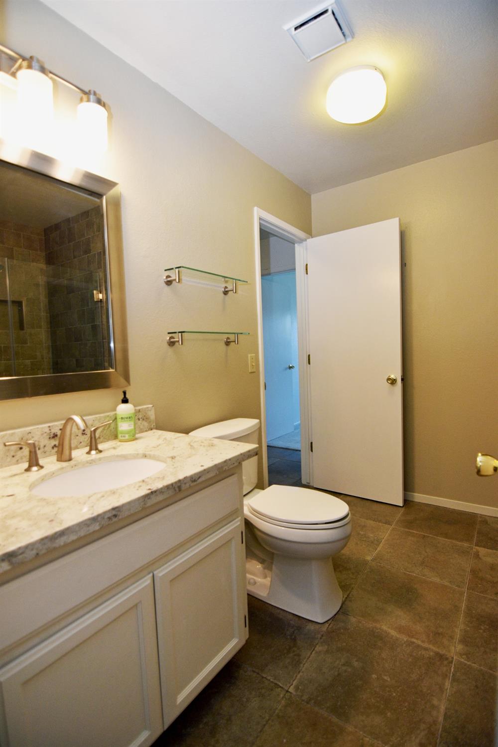 Detail Gallery Image 15 of 46 For 1070 Button Ct, Turlock,  CA 95382 - 5 Beds | 3 Baths