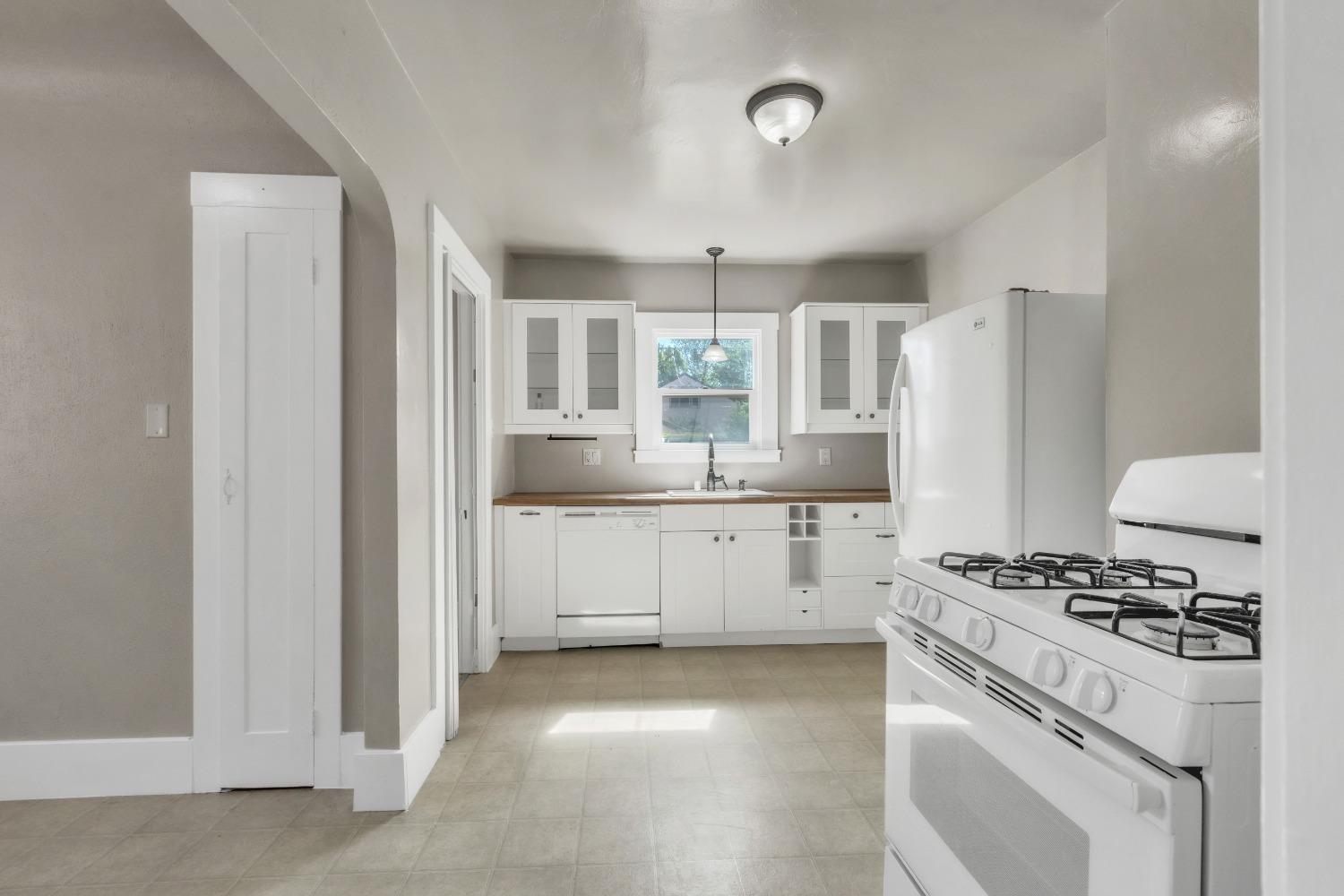 Detail Gallery Image 20 of 42 For 2172 Oakmont St, Sacramento,  CA 95815 - 2 Beds | 1 Baths