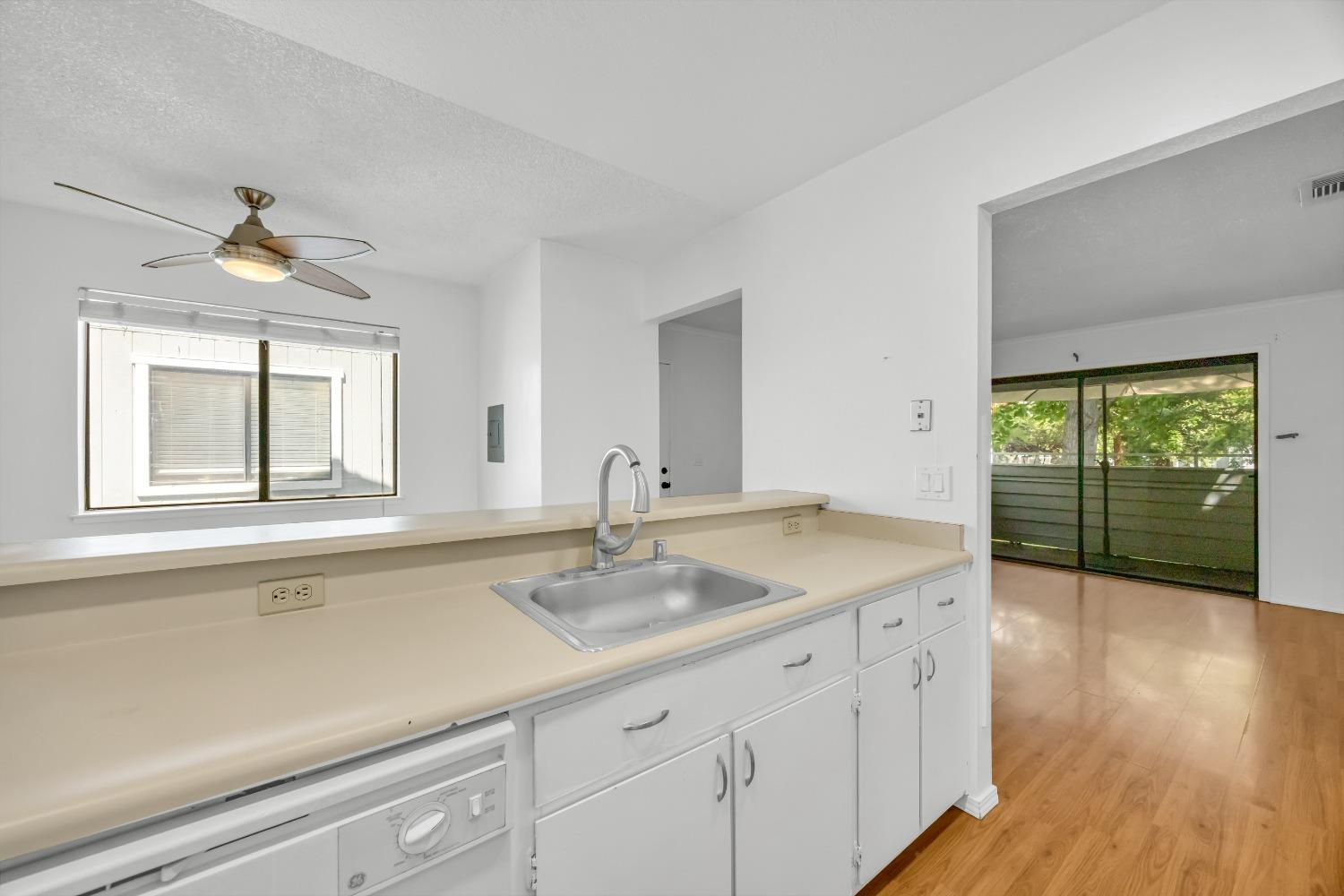 Photo #6: 225058496 Listing: Photo #6