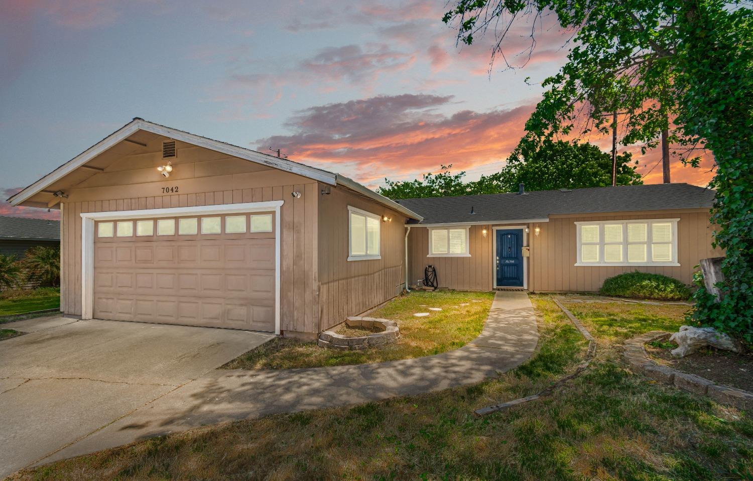 Detail Gallery Image 1 of 32 For 7042 Van Maren Ln, Citrus Heights,  CA 95621 - 3 Beds | 1/1 Baths