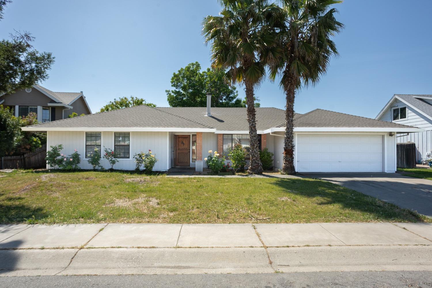 Detail Gallery Image 1 of 37 For 338 Rose Ln, Yuba City,  CA 95993 - 3 Beds | 2 Baths
