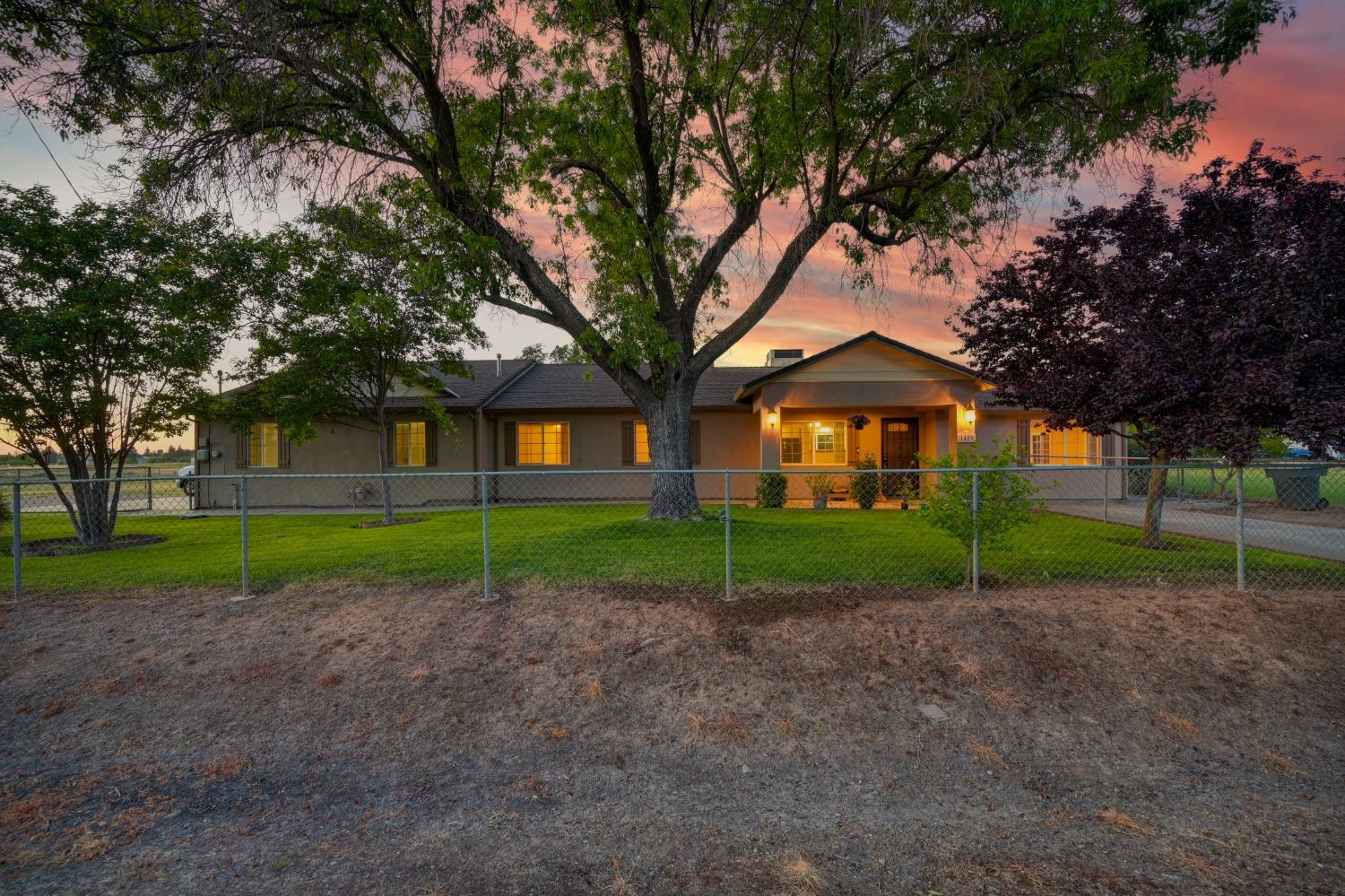 Detail Gallery Image 2 of 39 For 1429 Ascot Ave, Rio Linda,  CA 95673 - 3 Beds | 2 Baths