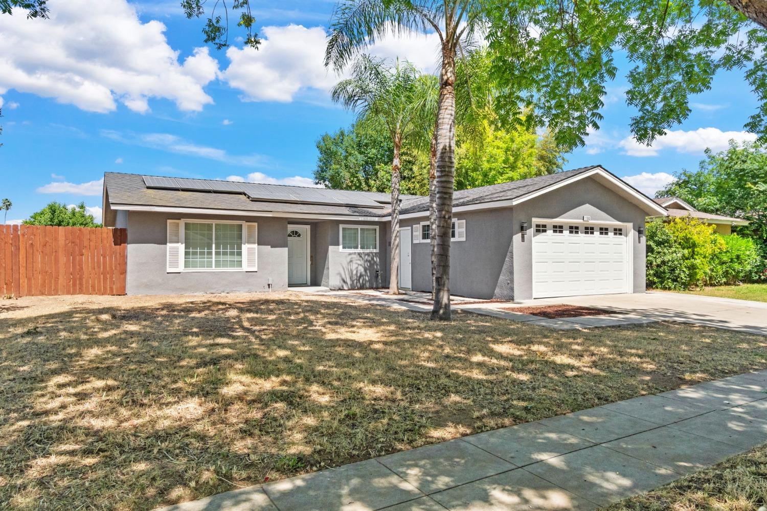 Detail Gallery Image 2 of 25 For 1704 E Los Altos Ave, Fresno,  CA 93710 - 3 Beds | 2 Baths