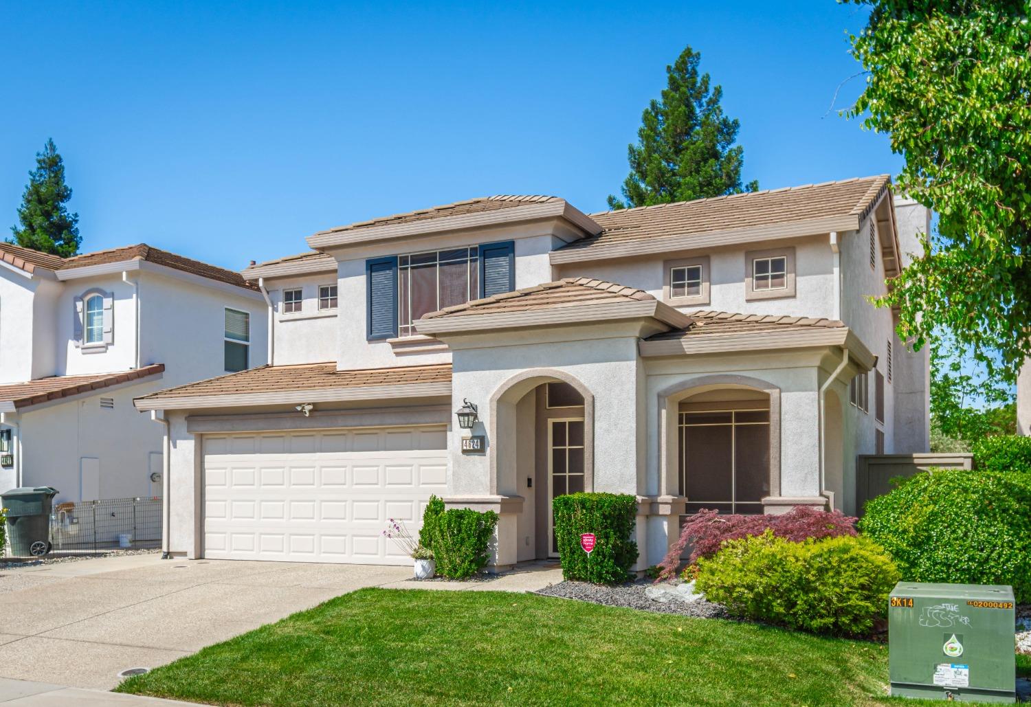 Detail Gallery Image 1 of 43 For 4624 Woodhawk Way, Antelope,  CA 95843 - 4 Beds | 3 Baths