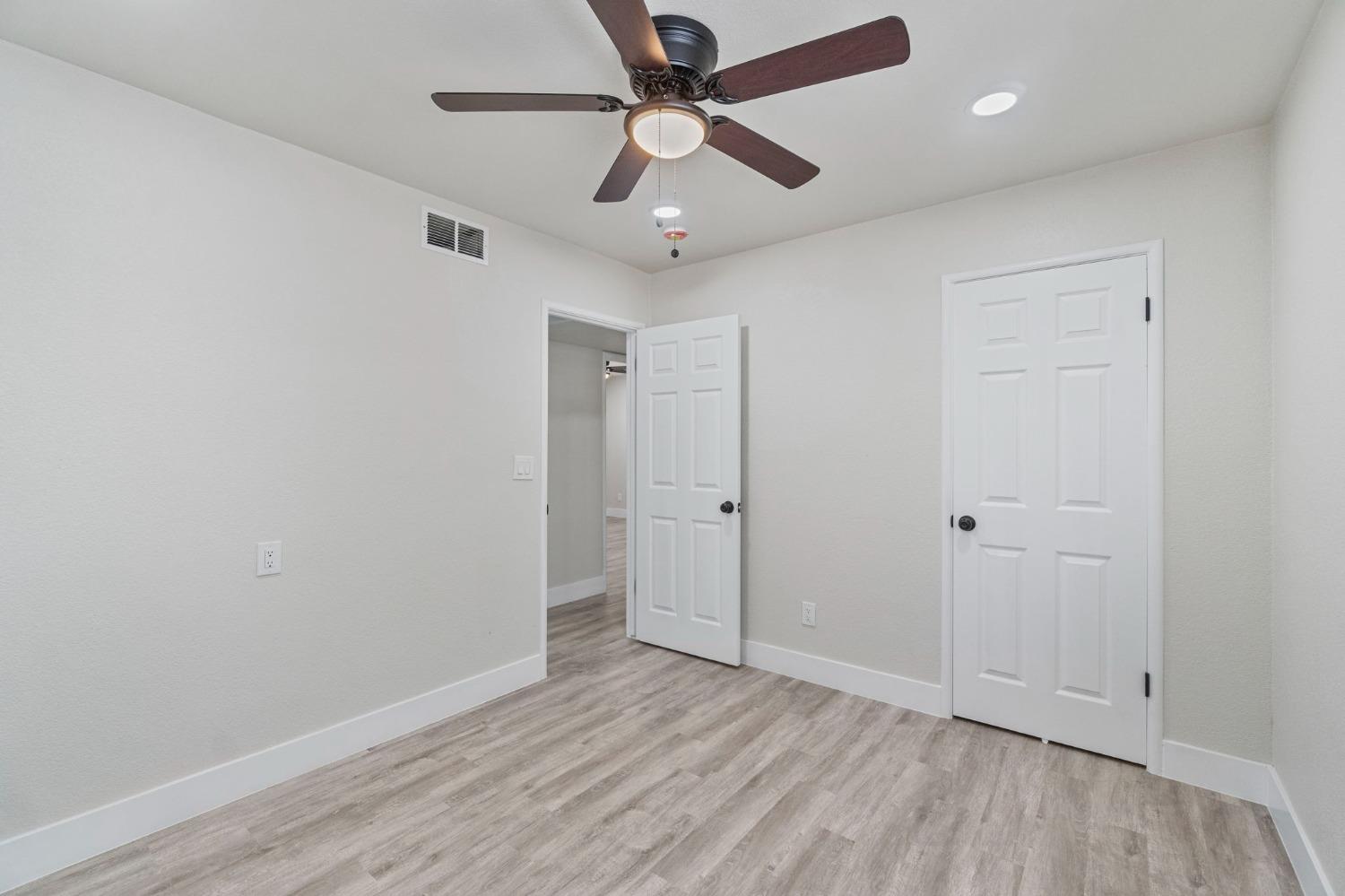 Detail Gallery Image 14 of 25 For 1704 E Los Altos Ave, Fresno,  CA 93710 - 3 Beds | 2 Baths