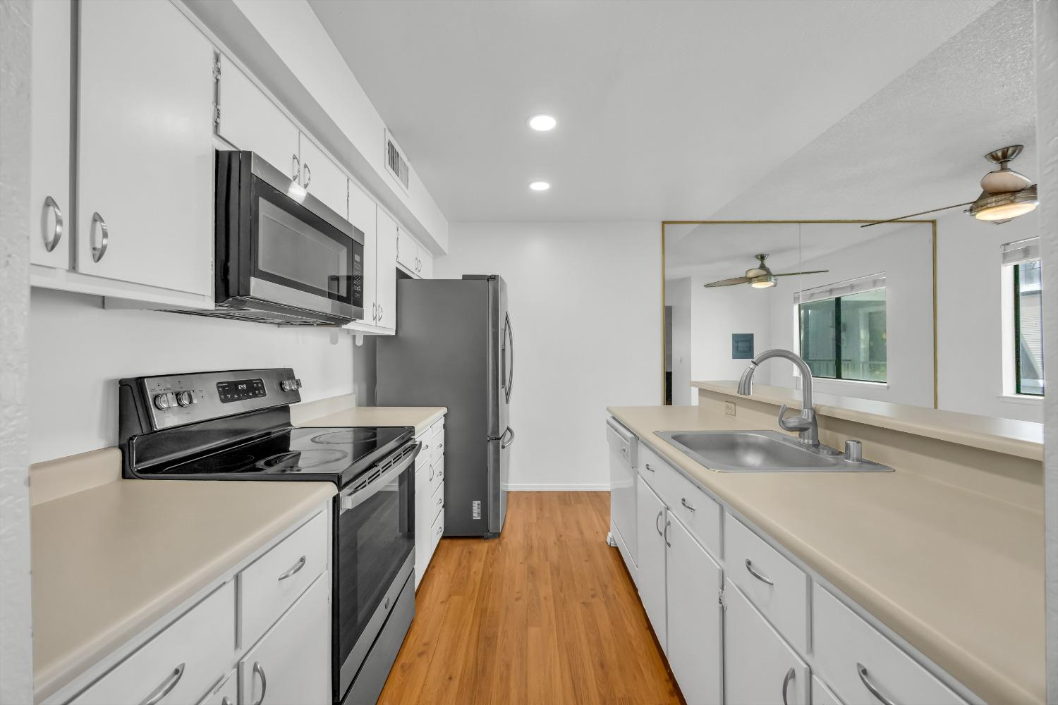 Photo #5: 225058496 Listing: Photo #5