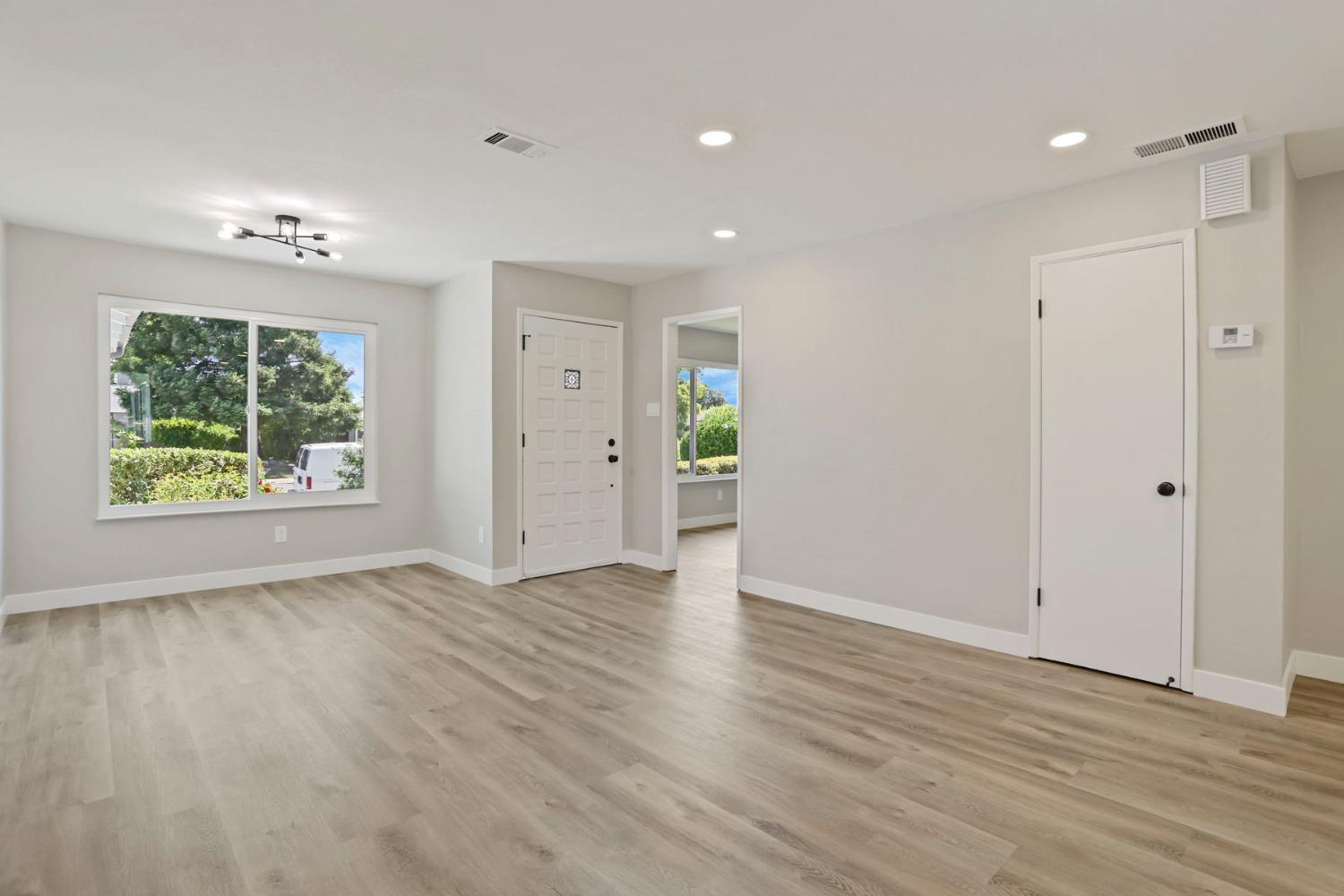 Detail Gallery Image 7 of 34 For 2715 Madrone Ave, Stockton,  CA 95207 - 3 Beds | 2 Baths