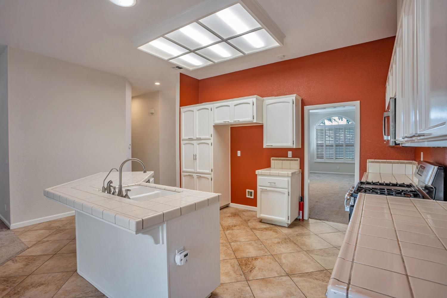 Detail Gallery Image 19 of 47 For 9034 Acorn Ridge Cir, Elk Grove,  CA 95758 - 4 Beds | 2 Baths