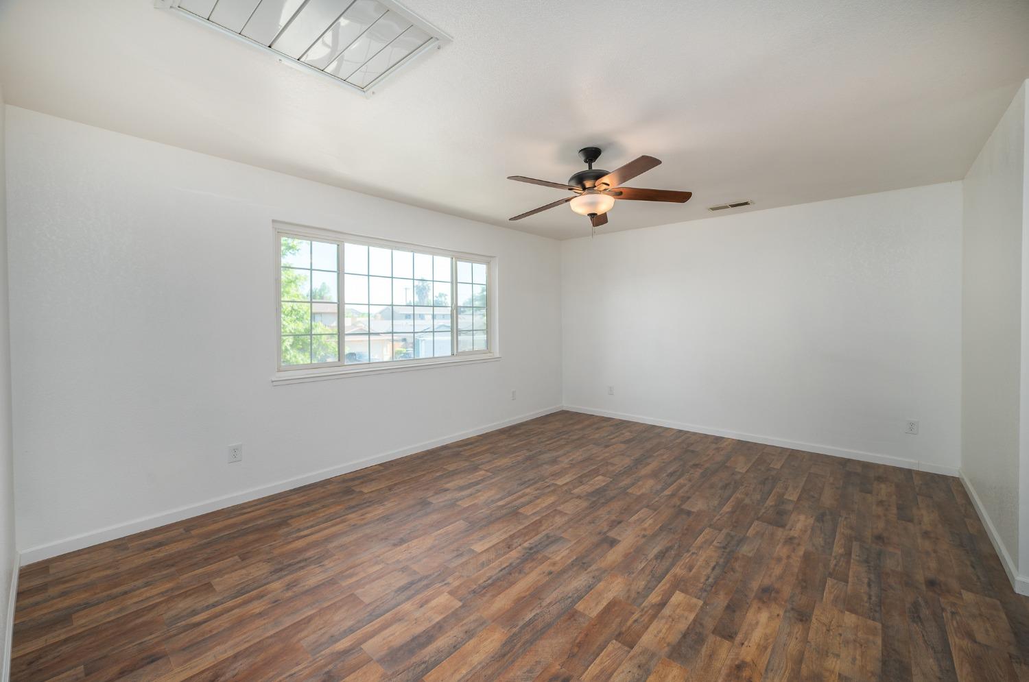 Detail Gallery Image 28 of 50 For 2104 Golden Leaf Ct, Modesto,  CA 95355 - 4 Beds | 2/1 Baths