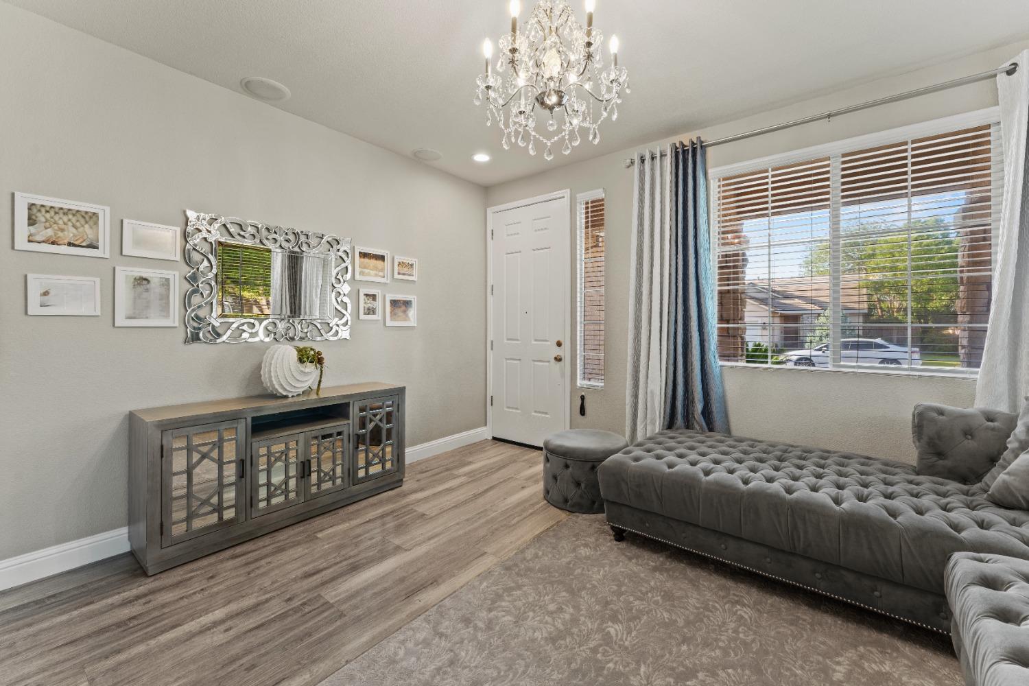 Detail Gallery Image 7 of 31 For 5844 Blue Beech Ct, Antelope,  CA 95843 - 4 Beds | 2 Baths