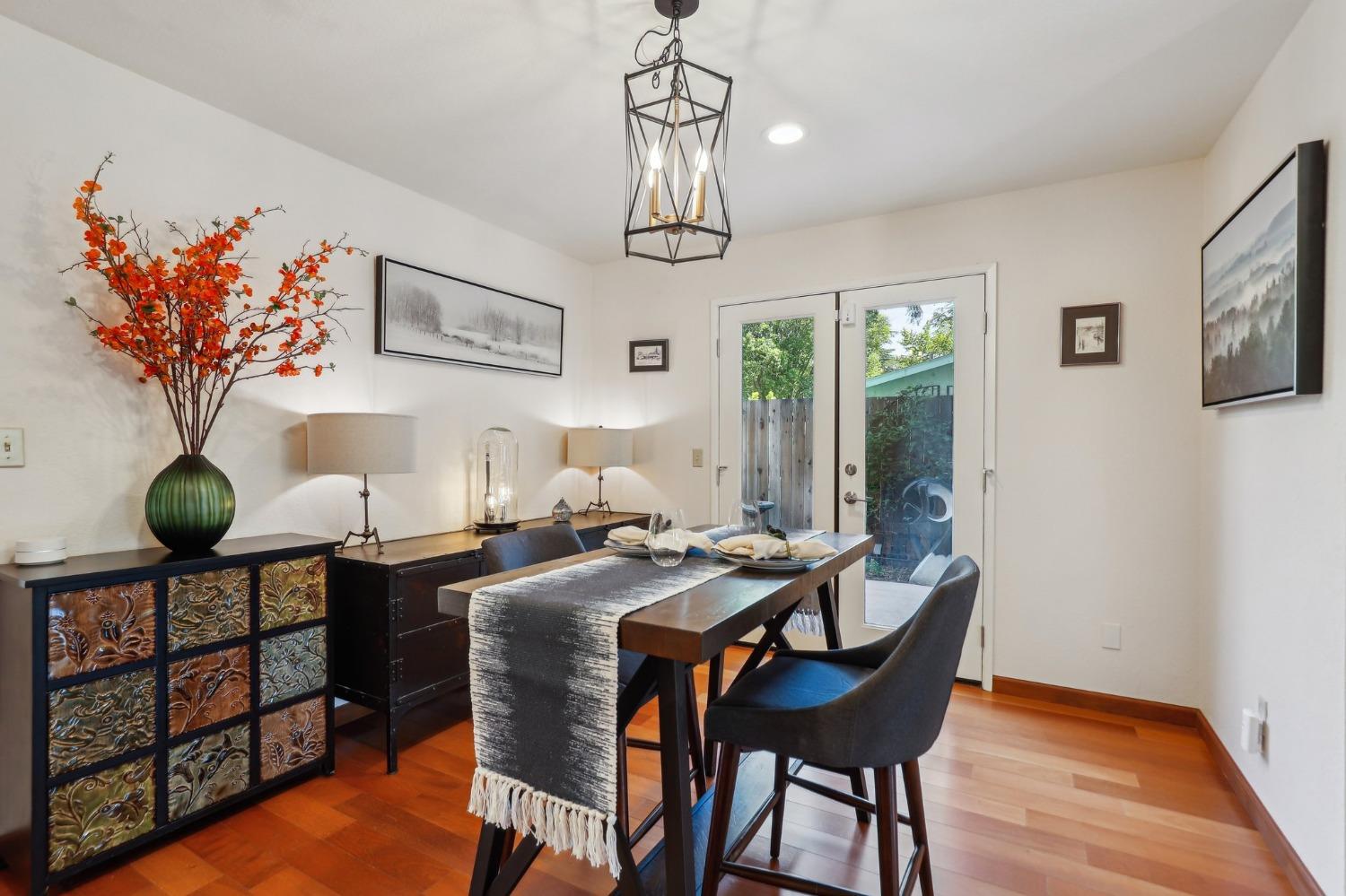 Alameda Ave, Davis, California image 7