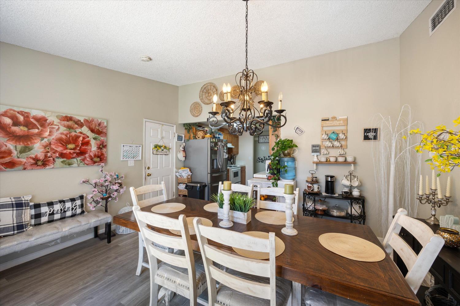 Detail Gallery Image 11 of 32 For 7637 Maralee Way, Sacramento,  CA 95824 - 4 Beds | 2 Baths