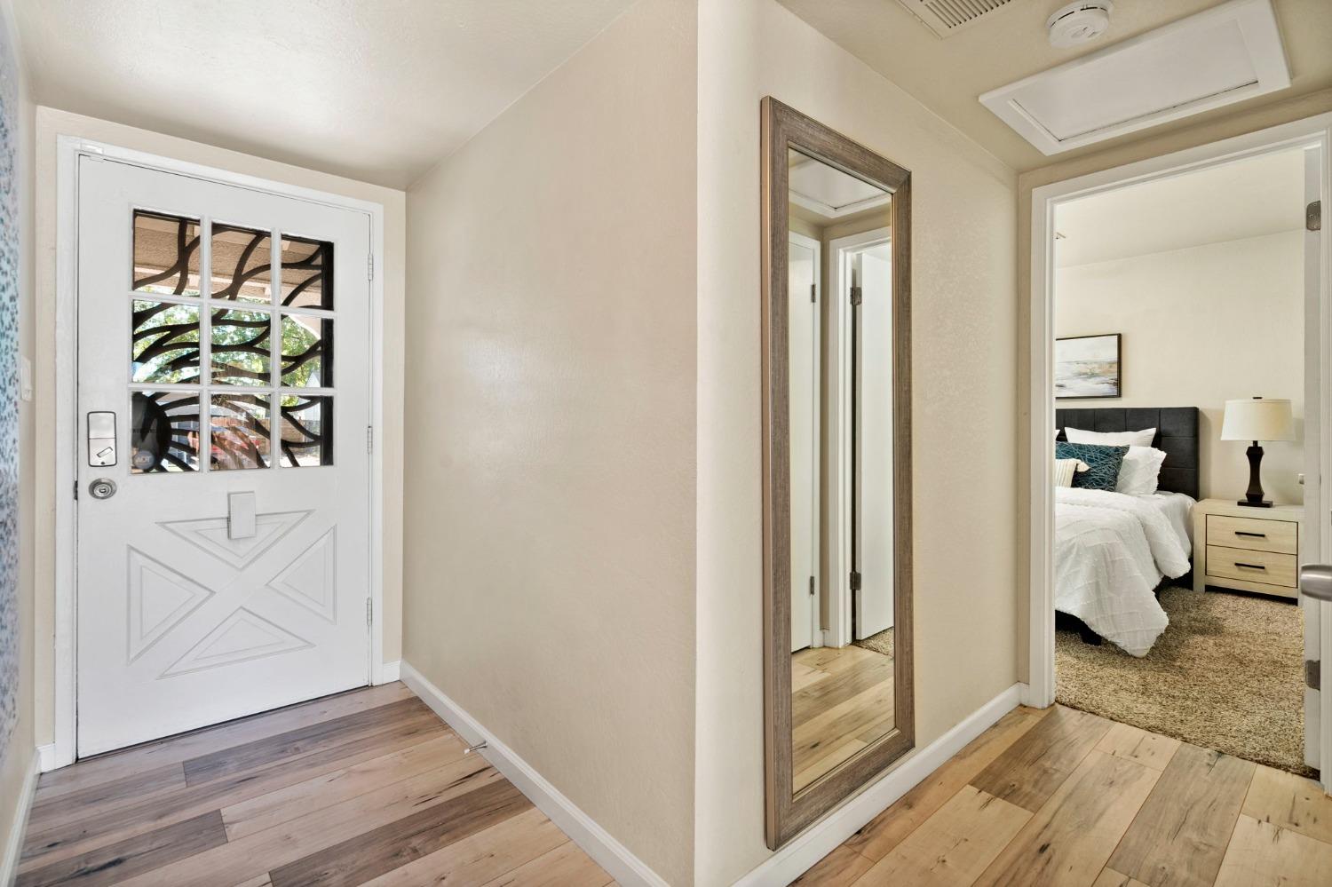 Detail Gallery Image 3 of 33 For 2732 Northglen St, Sacramento,  CA 95833 - 3 Beds | 2 Baths
