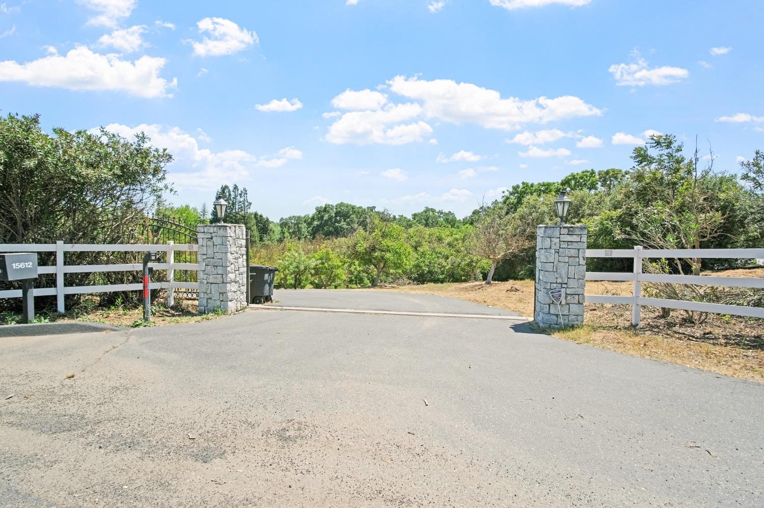 Detail Gallery Image 2 of 60 For 15612 Morrison Rd, Oakdale,  CA 95361 - 4 Beds | 3/2 Baths