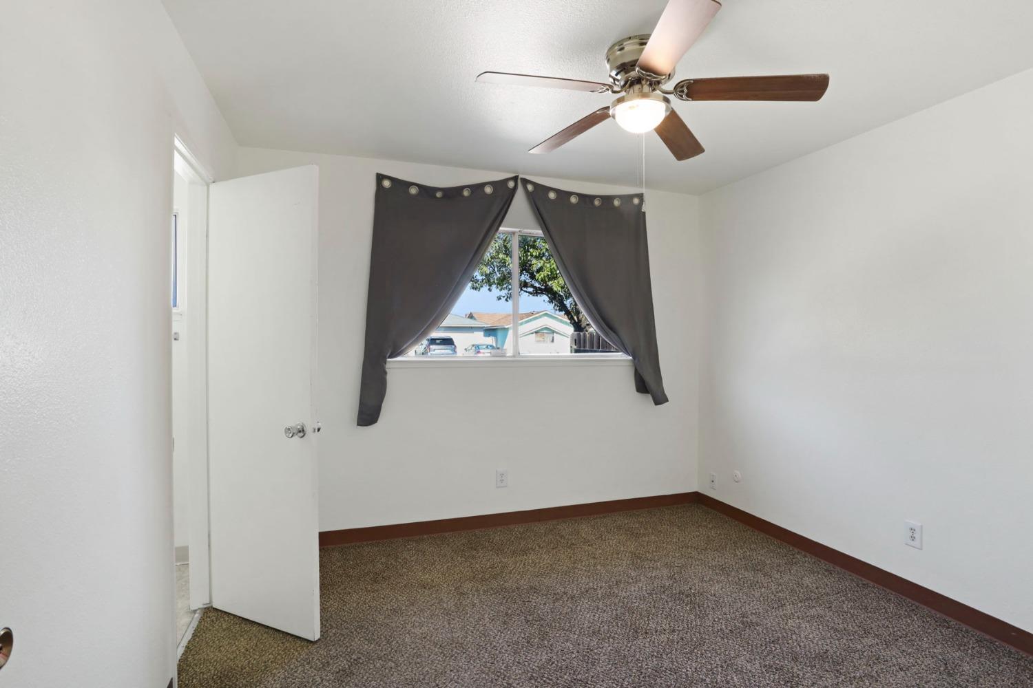 Detail Gallery Image 24 of 33 For 1806 Larkspur Ln, Ceres,  CA 95307 - 3 Beds | 2 Baths