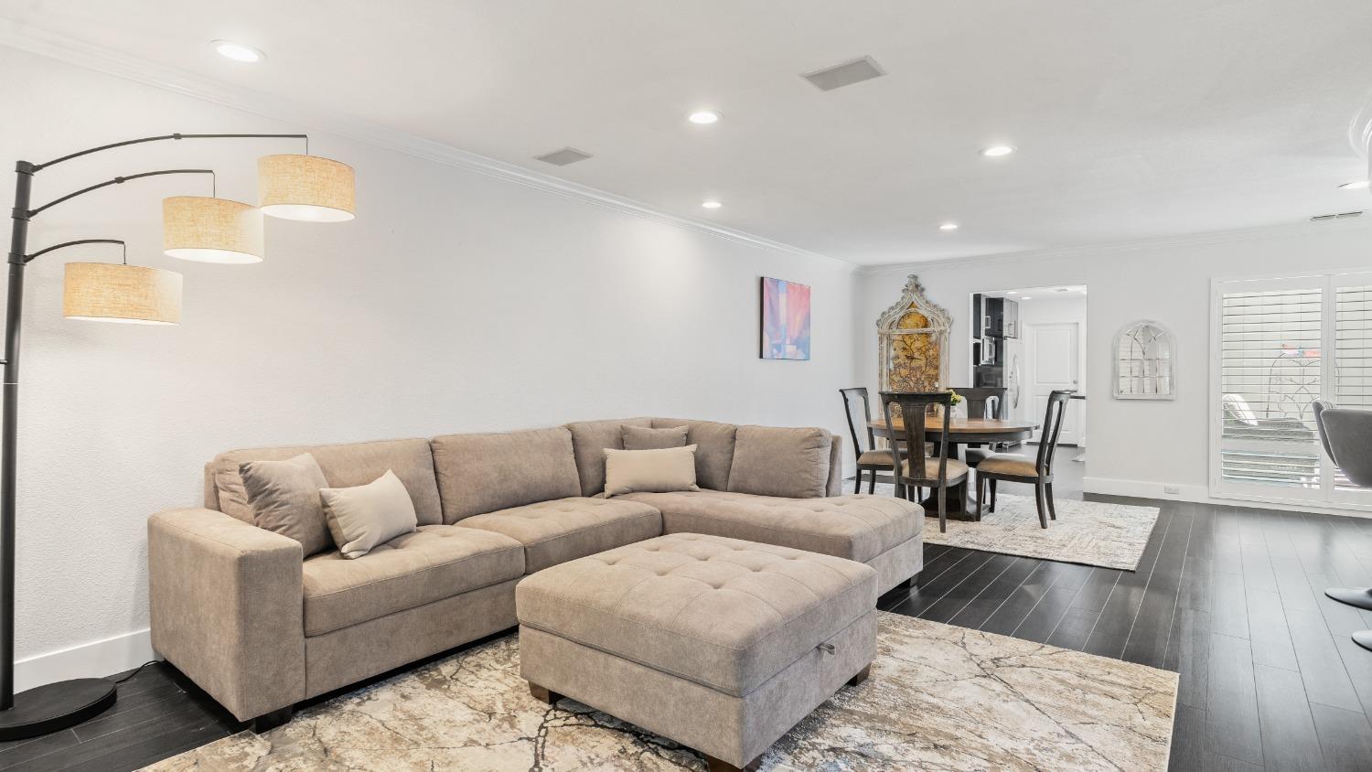 Elmhurst Circle, Sacramento, California image 7