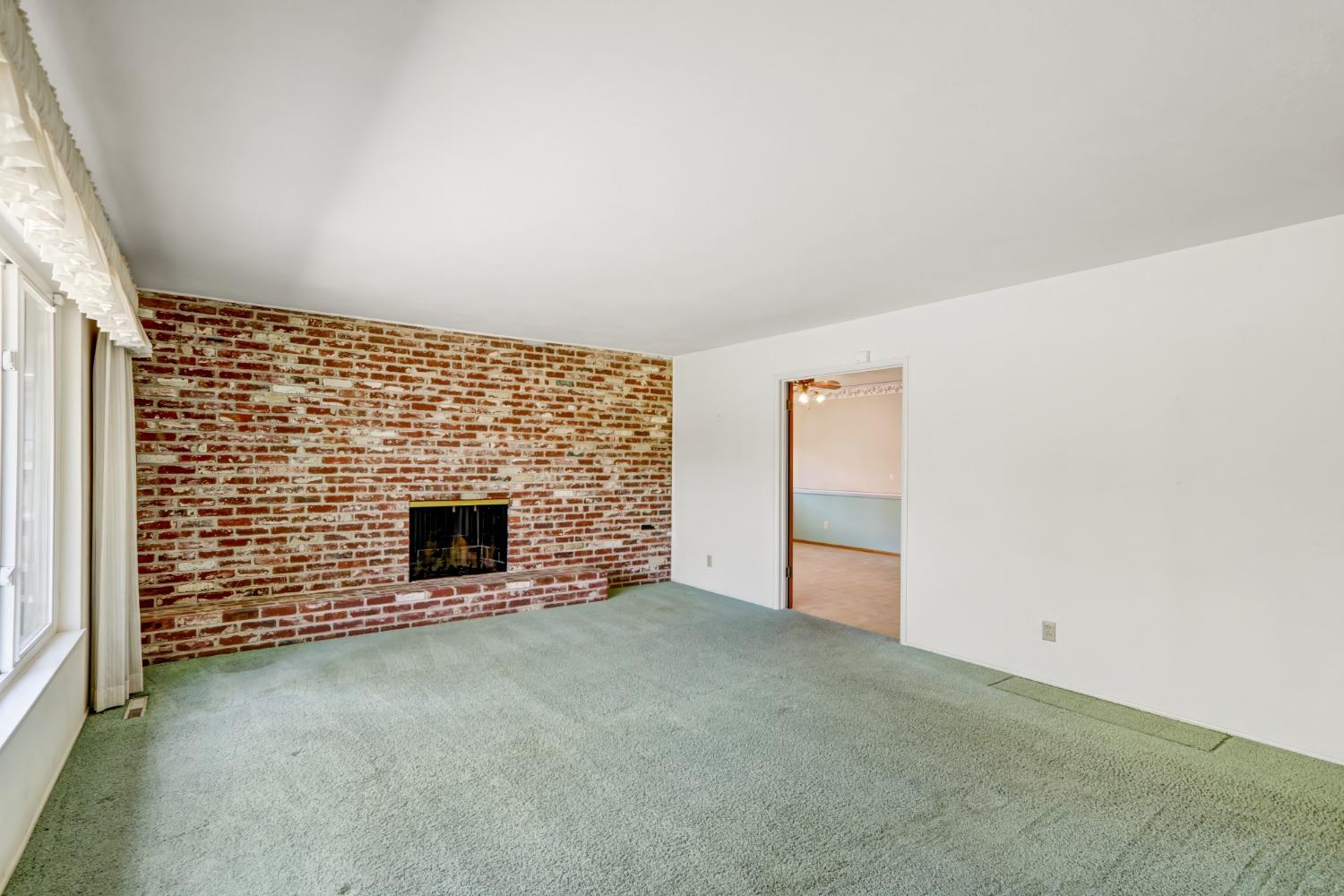 Detail Gallery Image 4 of 27 For 4767 Bowerwood Dr, Carmichael,  CA 95608 - 3 Beds | 2 Baths
