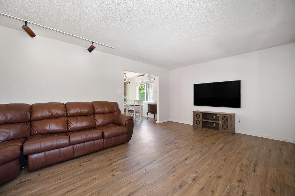 Detail Gallery Image 13 of 70 For 4292 Canyon Valley Rd, Diamond Springs,  CA 95619 - 3 Beds | 1 Baths