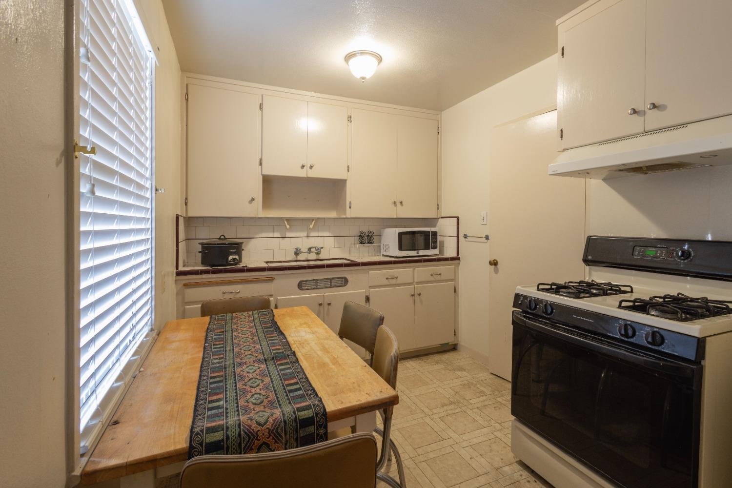 Detail Gallery Image 10 of 24 For 308 Blain Ave, Stockton,  CA 95204 - 3 Beds | 1 Baths