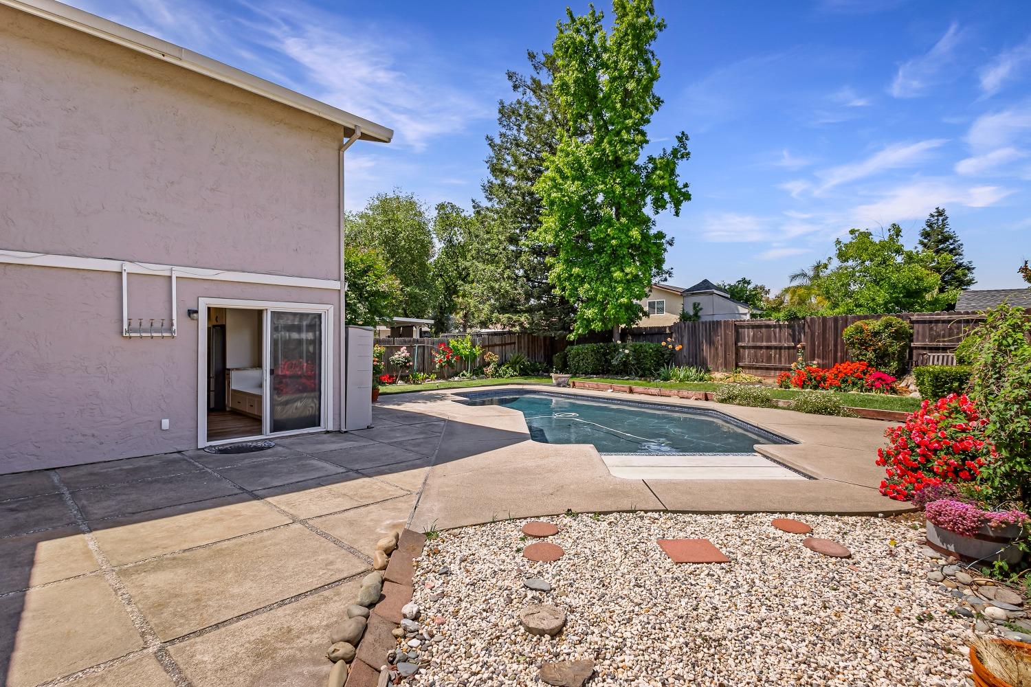 Detail Gallery Image 37 of 52 For 6627 Creekmont Way, Citrus Heights,  CA 95621 - 4 Beds | 2/1 Baths