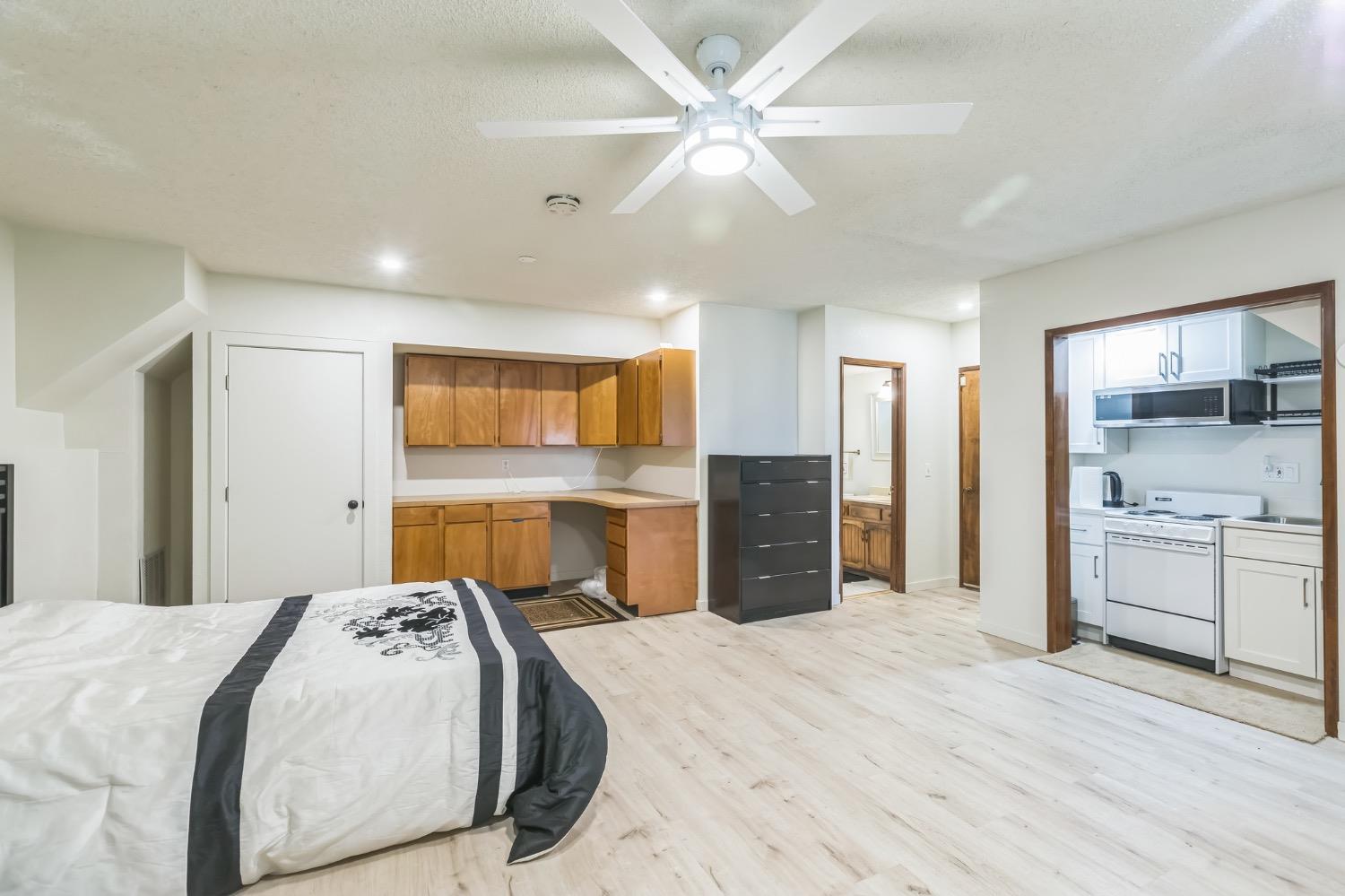 Detail Gallery Image 17 of 52 For 5416 Royal Oaks Dr, Oroville,  CA 95966 - 3 Beds | 2/1 Baths