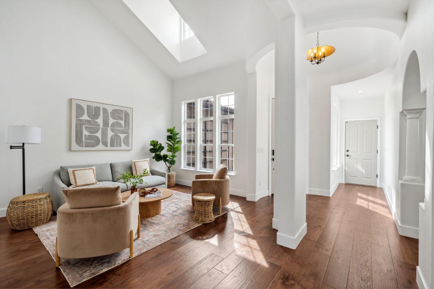 Detail Gallery Image 3 of 33 For 261 Vista Creek Cir, Sacramento,  CA 95835 - 5 Beds | 3/1 Baths