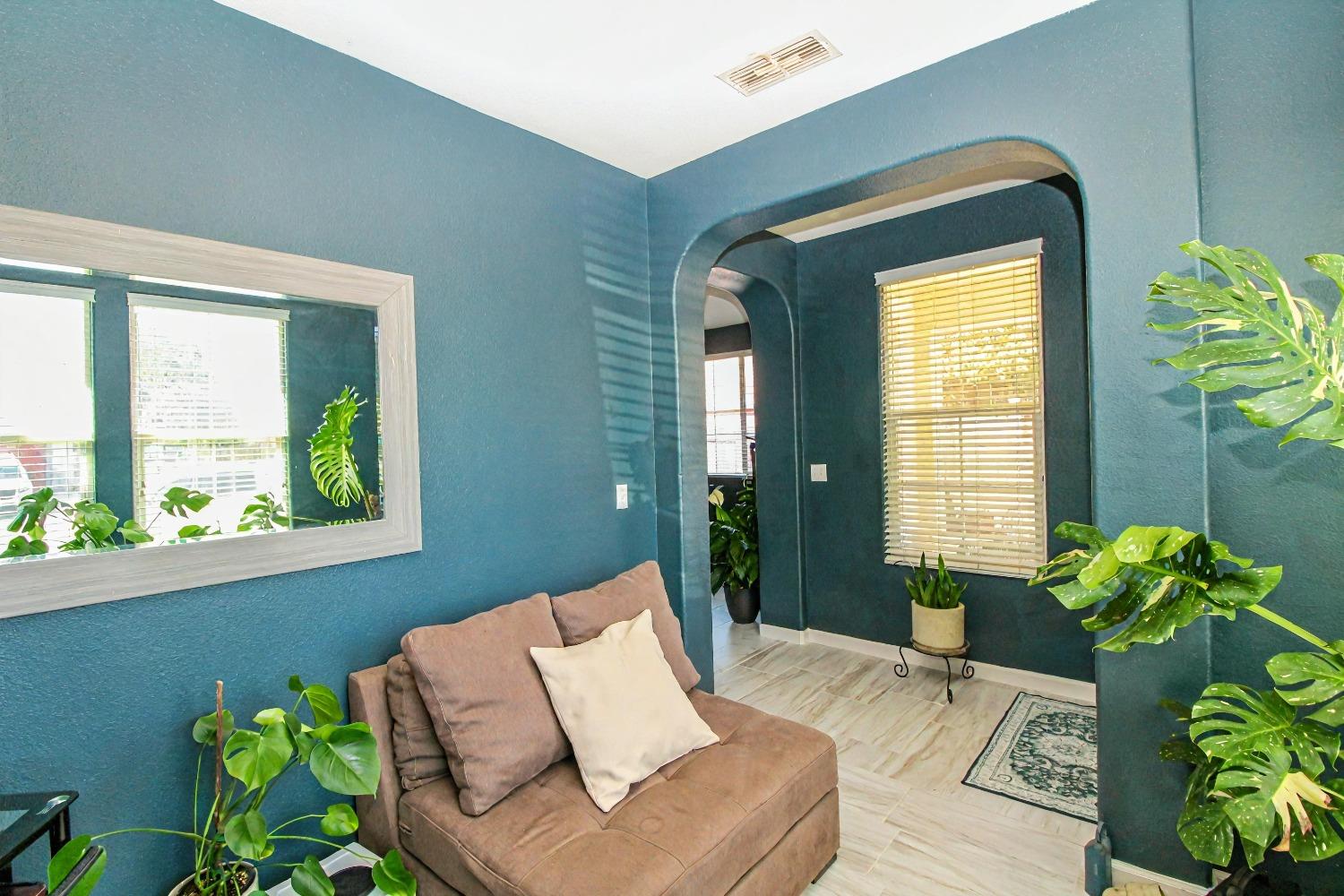 Detail Gallery Image 3 of 24 For 1193 Silver Spur Way, Plumas Lake,  CA 95961 - 4 Beds | 2 Baths