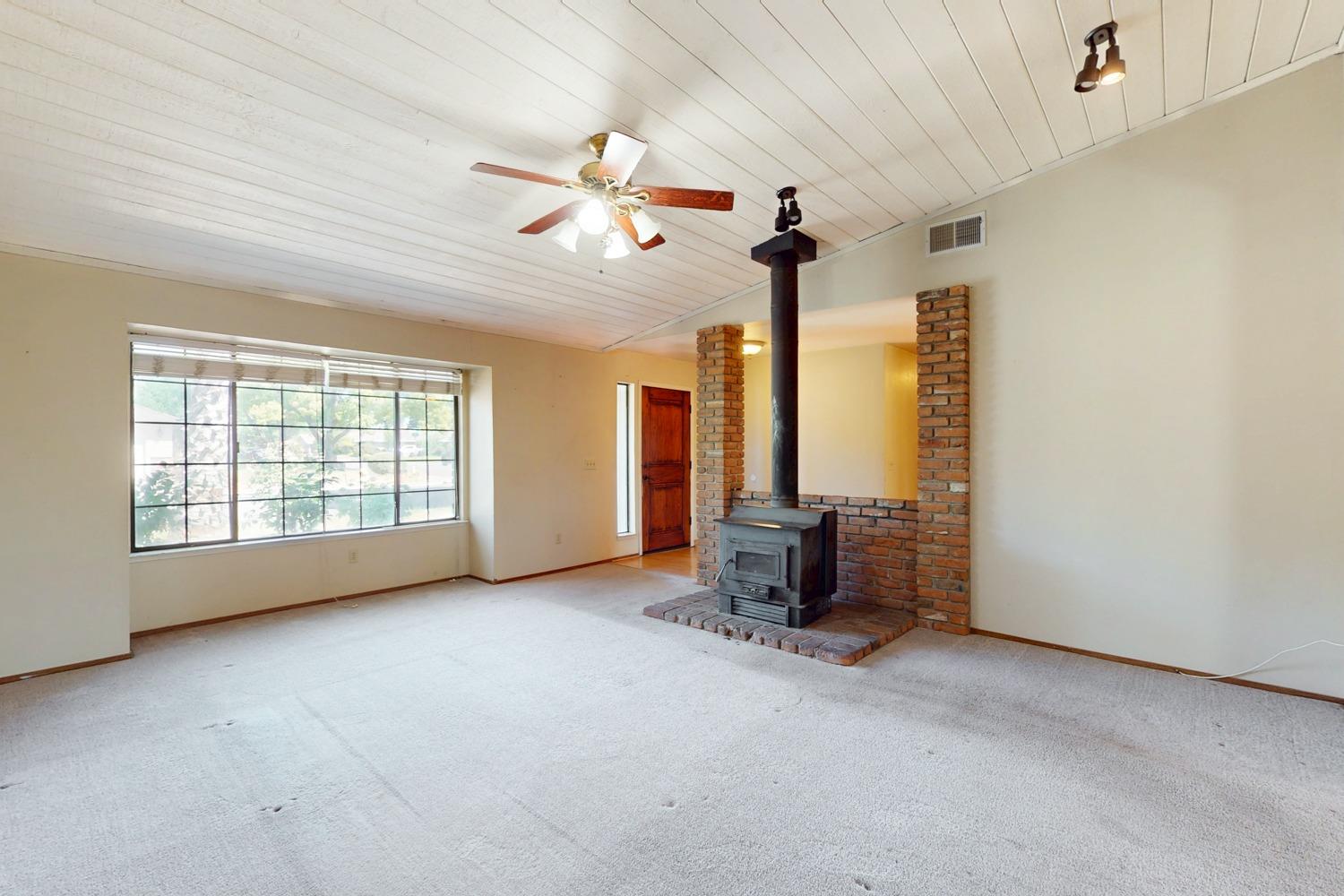 Detail Gallery Image 9 of 37 For 338 Rose Ln, Yuba City,  CA 95993 - 3 Beds | 2 Baths