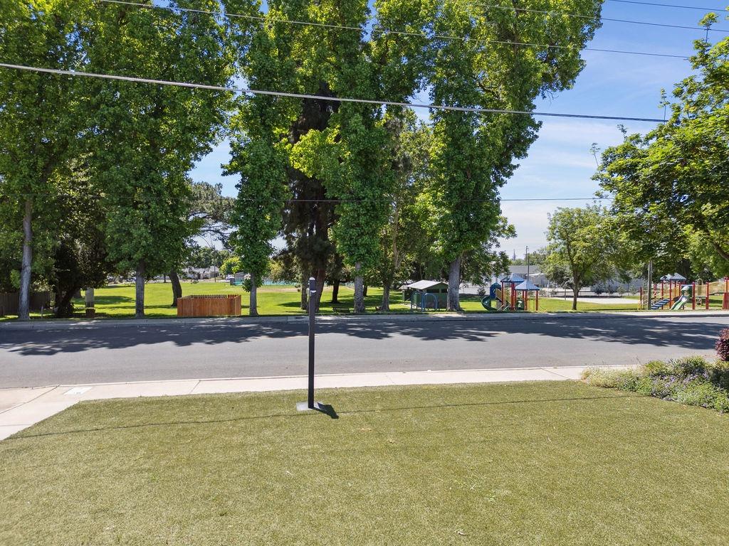 Detail Gallery Image 26 of 27 For 990 E C St, Oakdale,  CA 95361 - 3 Beds | 2 Baths