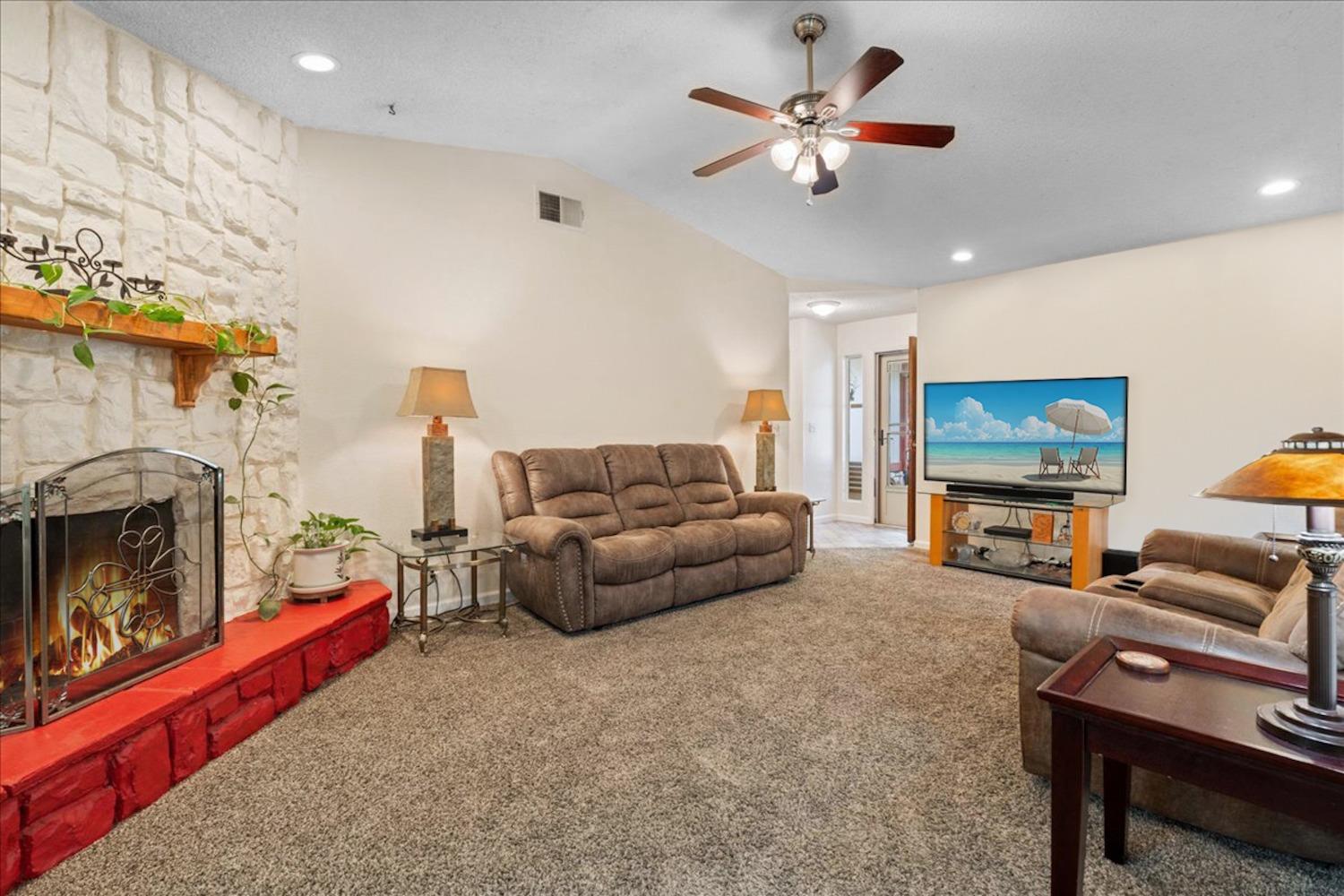 Detail Gallery Image 2 of 38 For 6385 Arcadia Ave, Loomis,  CA 95650 - 3 Beds | 2 Baths