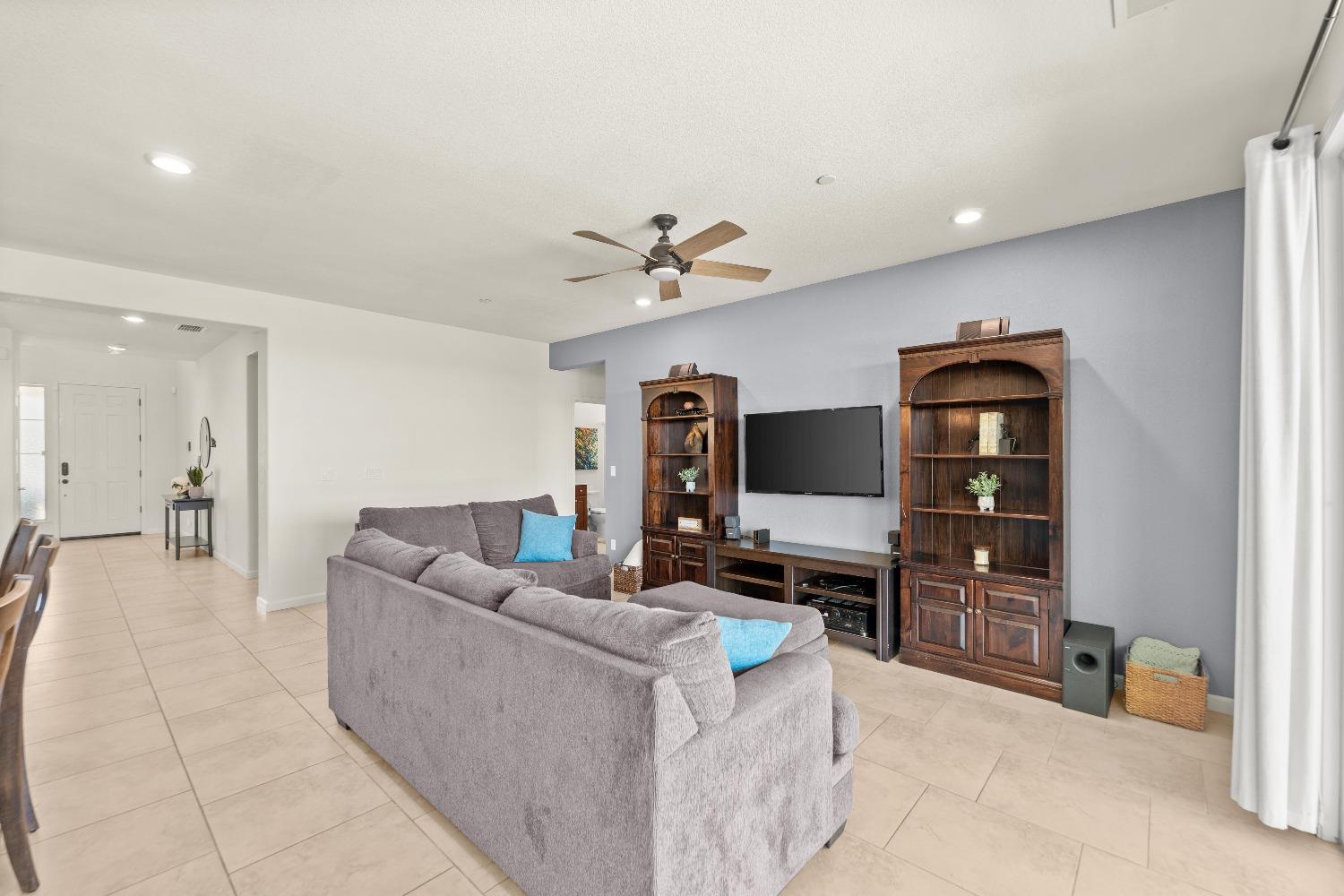 Detail Gallery Image 24 of 71 For 3706 Rockdale Dr, Rancho Cordova,  CA 95742 - 4 Beds | 3 Baths