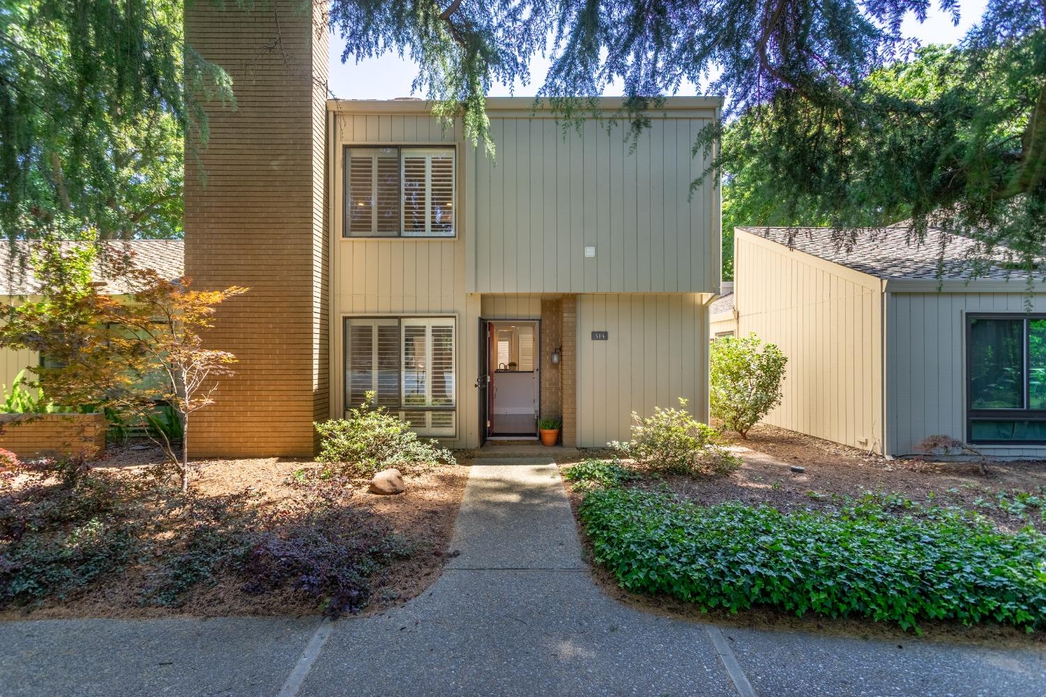 Elmhurst Circle, Sacramento, California image 5