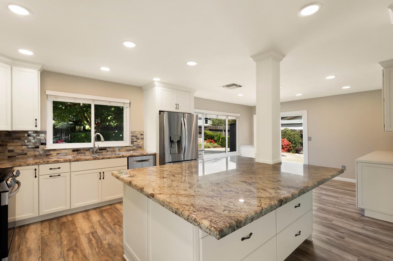 Detail Gallery Image 11 of 52 For 6627 Creekmont Way, Citrus Heights,  CA 95621 - 4 Beds | 2/1 Baths