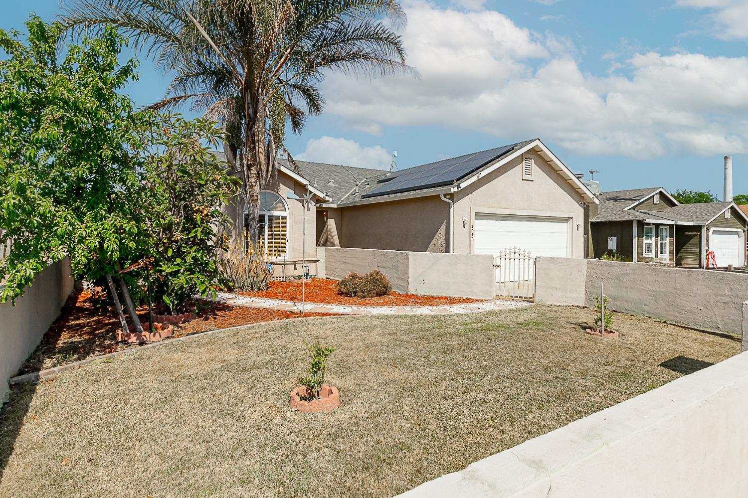 Detail Gallery Image 3 of 31 For 1017 East Ave, Gustine,  CA 95322 - 3 Beds | 2 Baths
